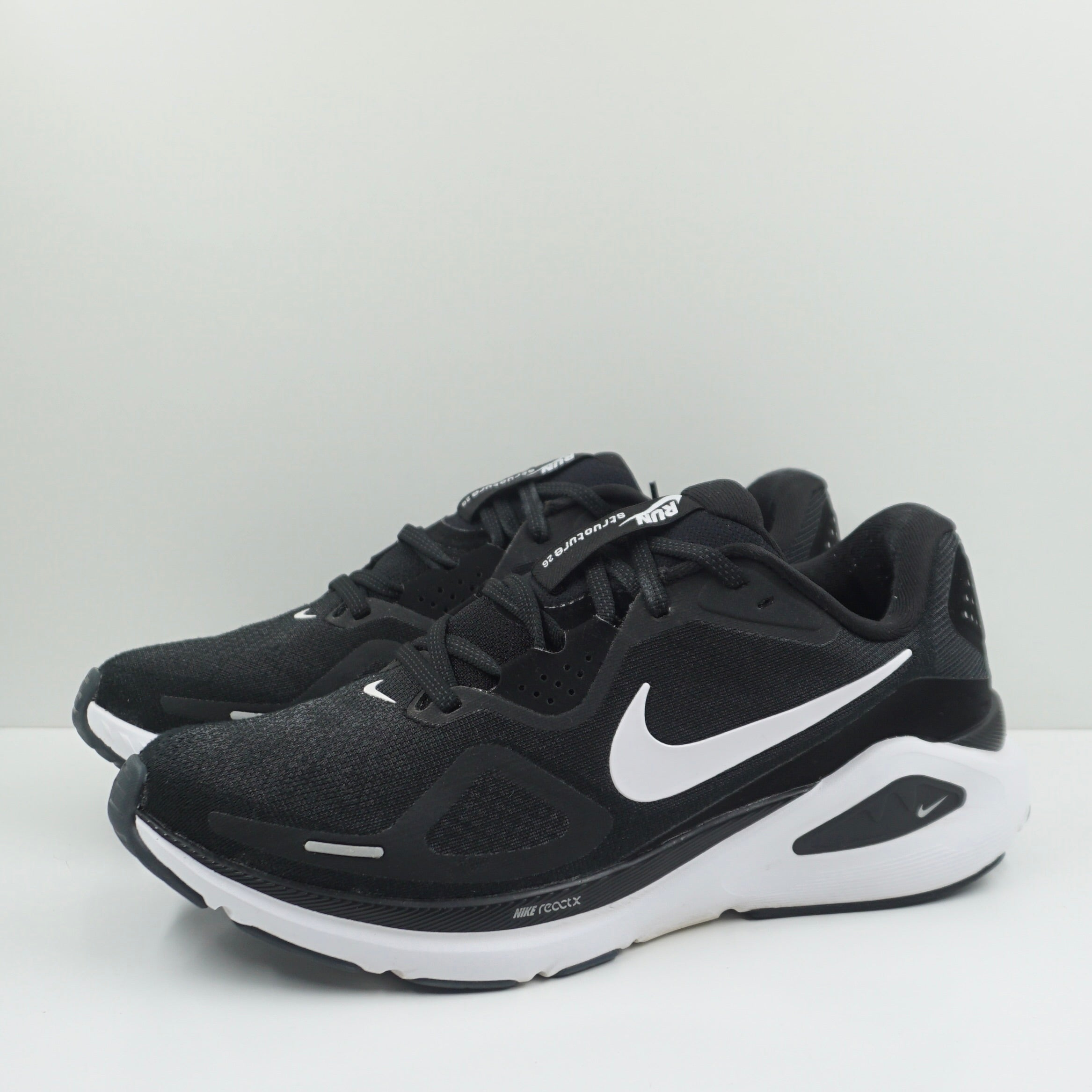 Nike Structure 26 Black White