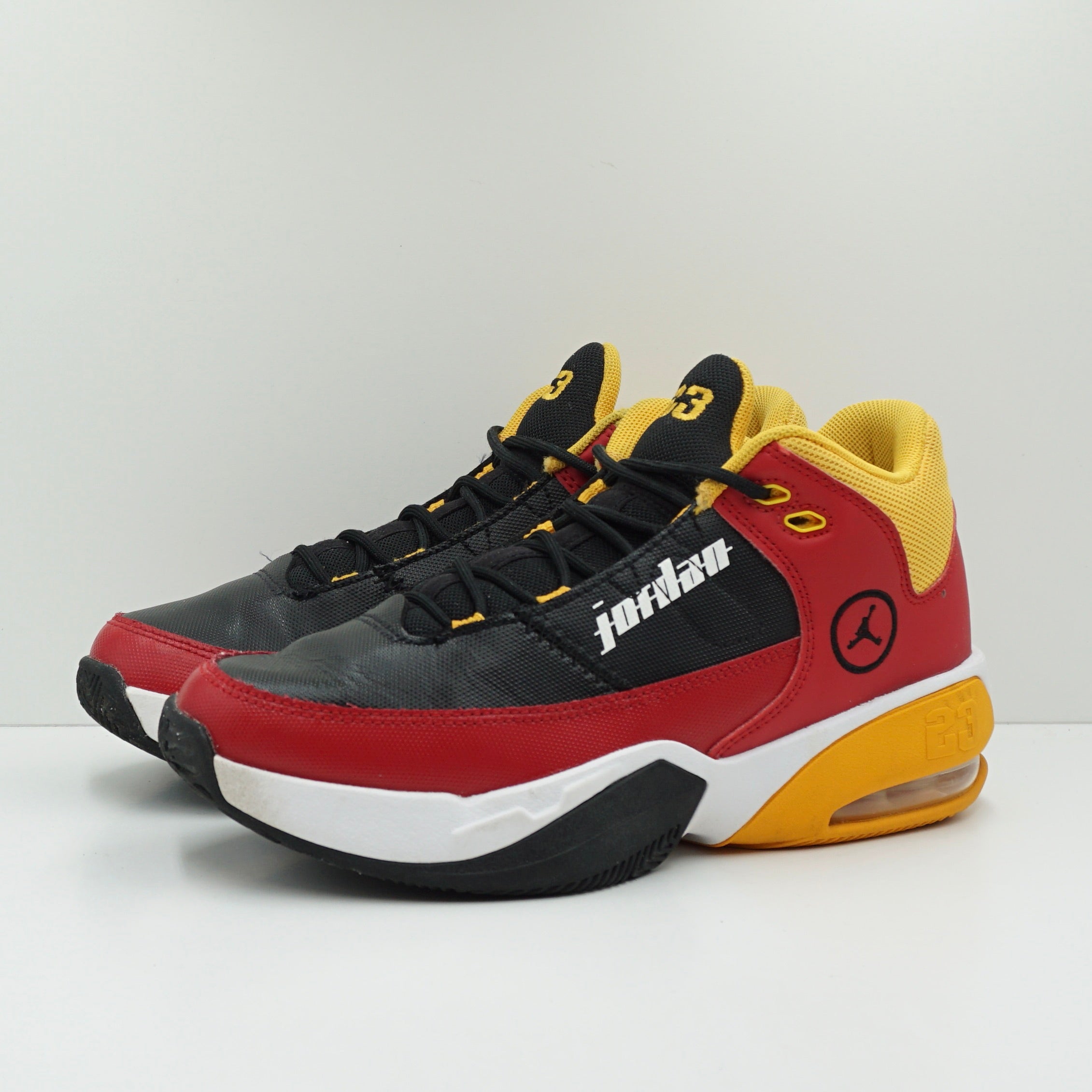 Jordan Max Aura 3 SE Black Gym Red Gold (GS)