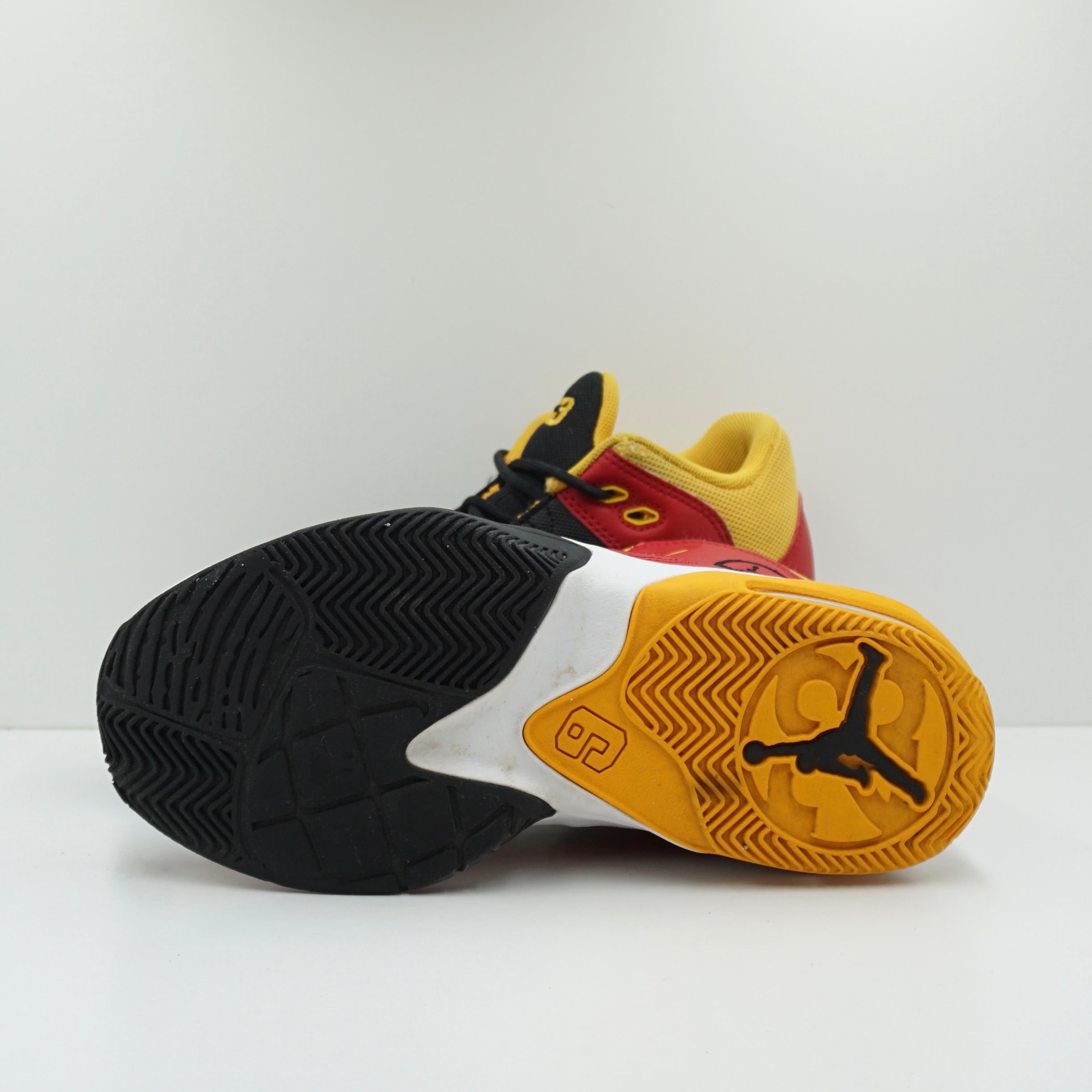 Jordan Max Aura 3 SE Black Gym Red Gold (GS)