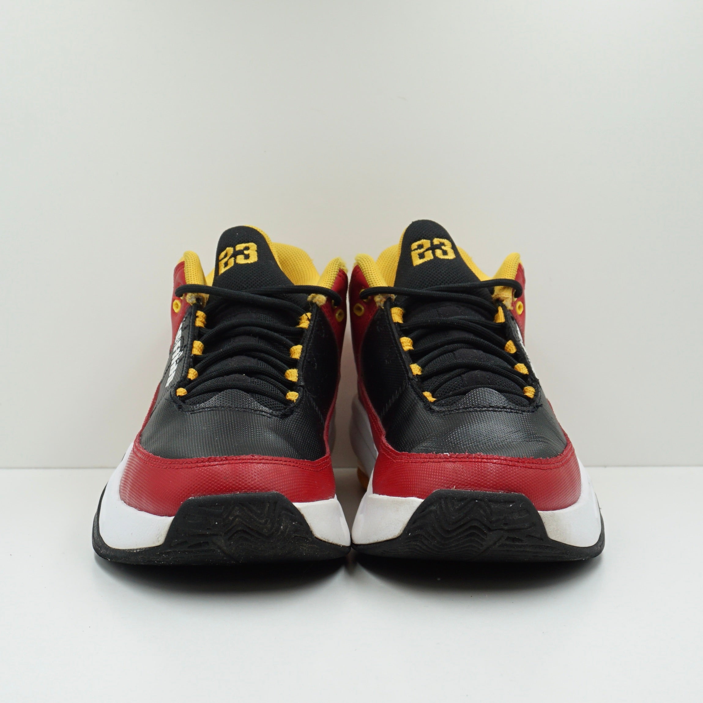 Jordan Max Aura 3 SE Black Gym Red Gold (GS)