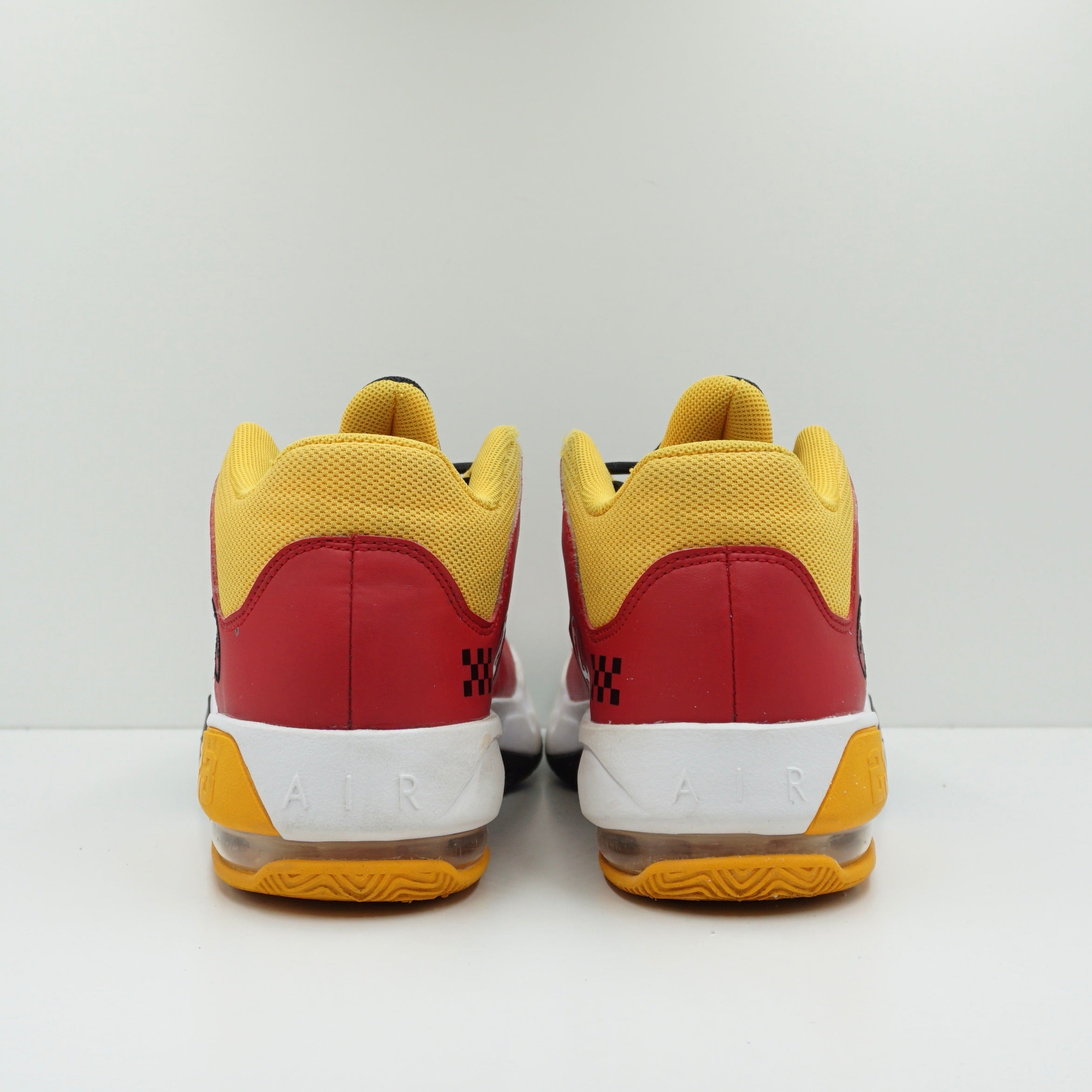 Jordan Max Aura 3 SE Black Gym Red Gold (GS)