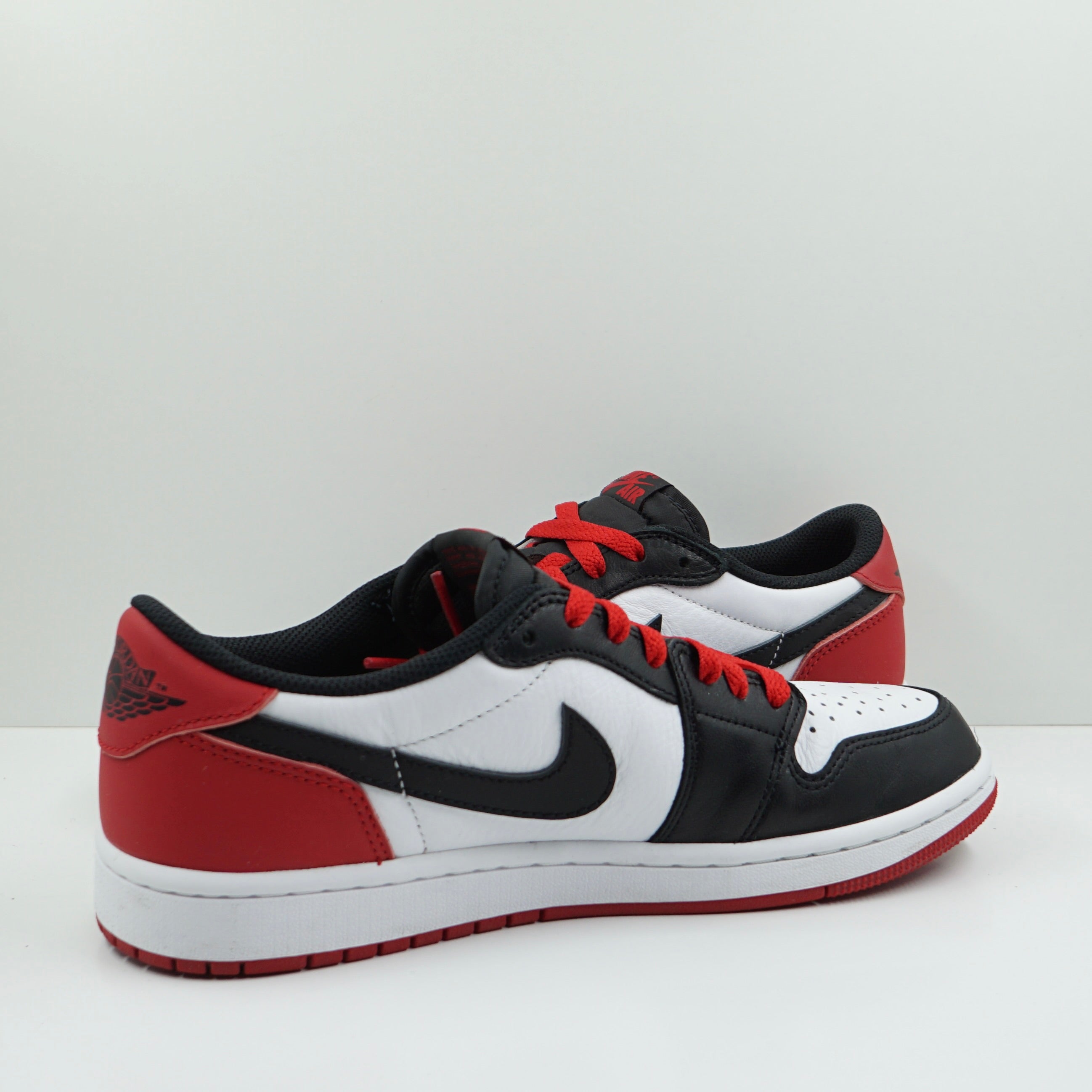 Jordan 1 Retro Low OG Black Toe (2023)