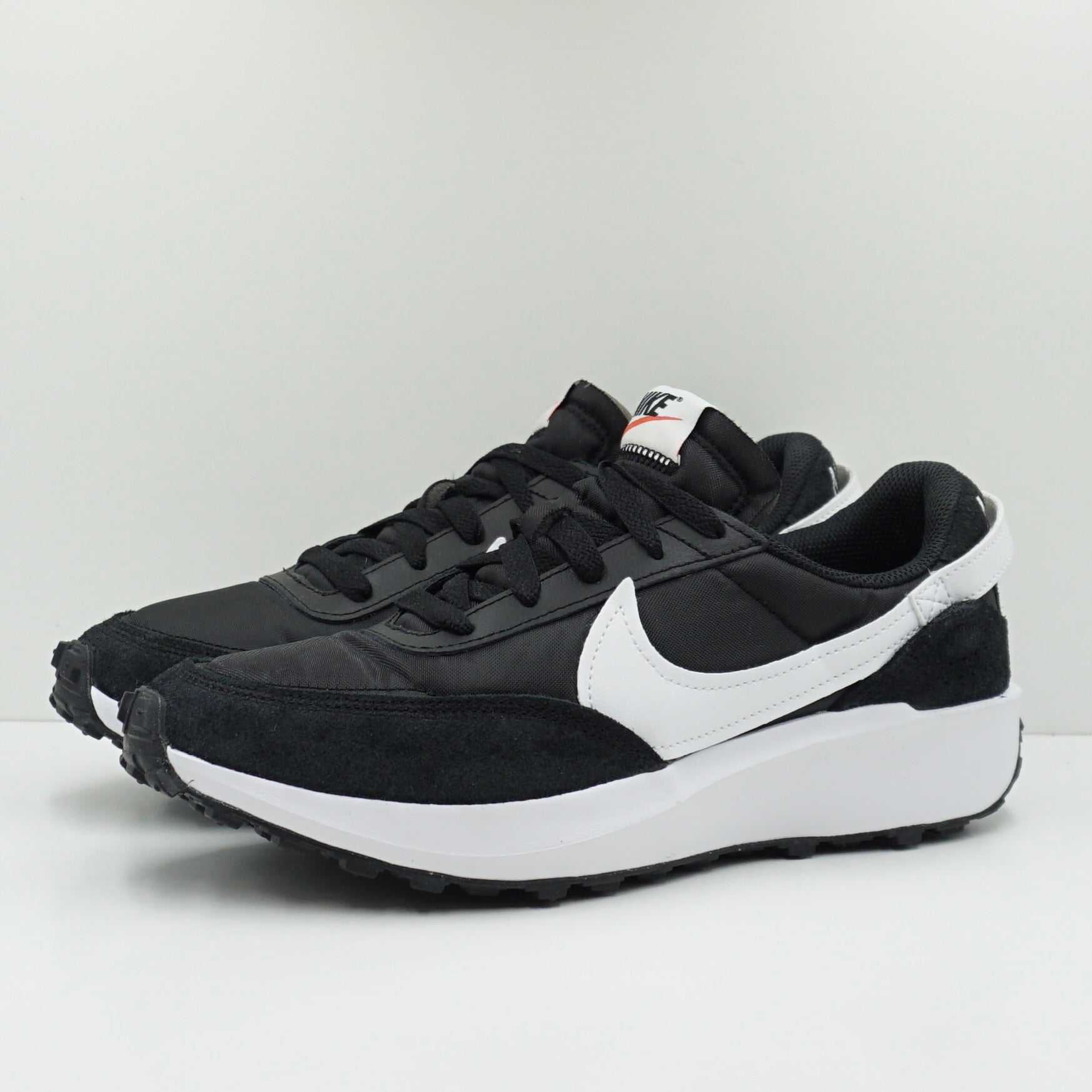 black and white nike sacai waffle