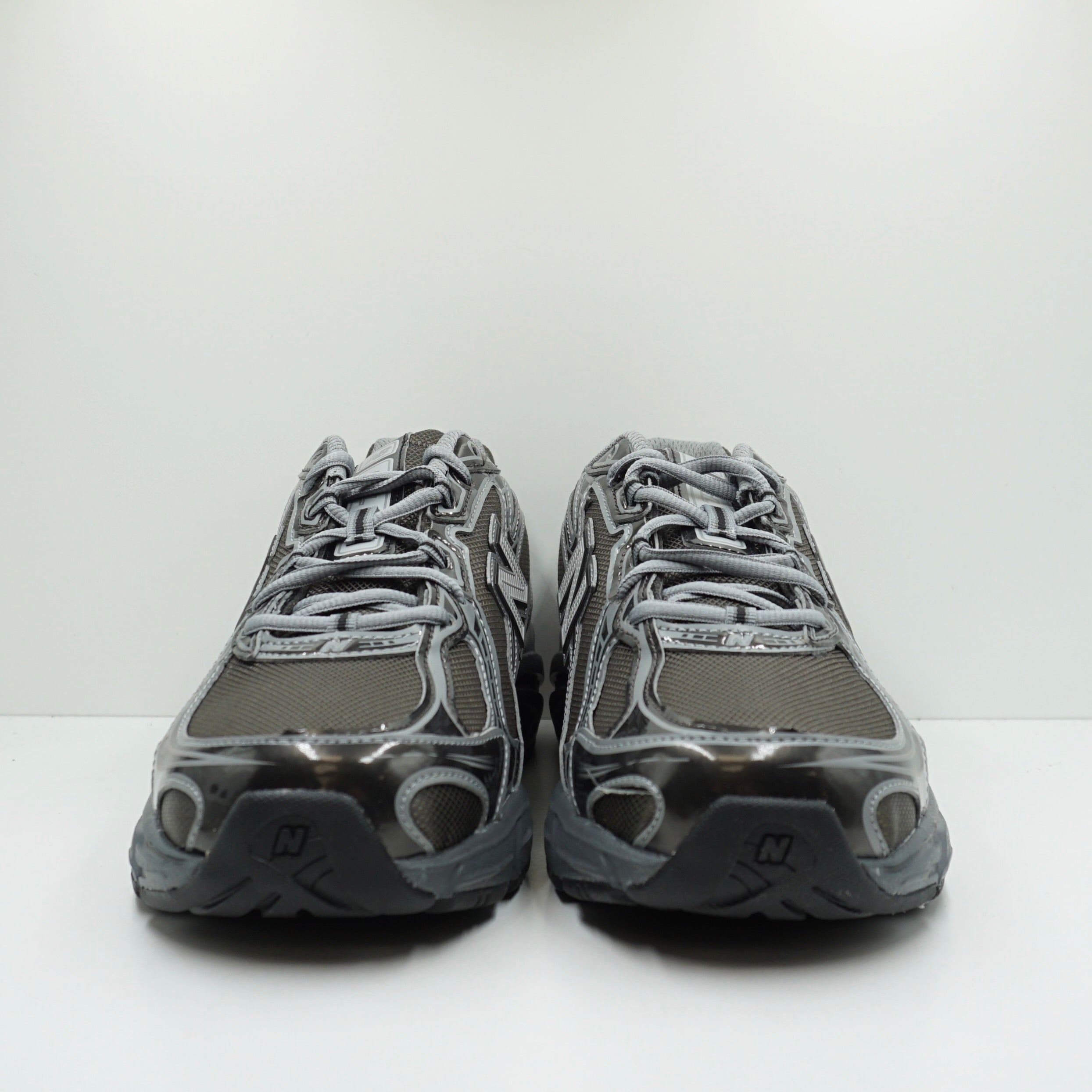 New Balance 740 Black Metallic