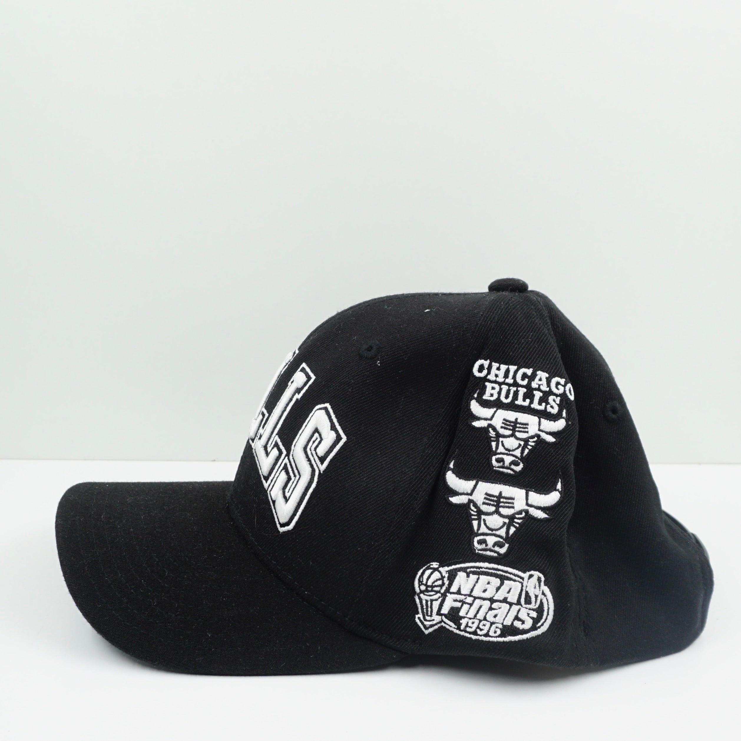 Mitchell & Ness Chicago Bulls Multi Logo Black White Snapback Cap