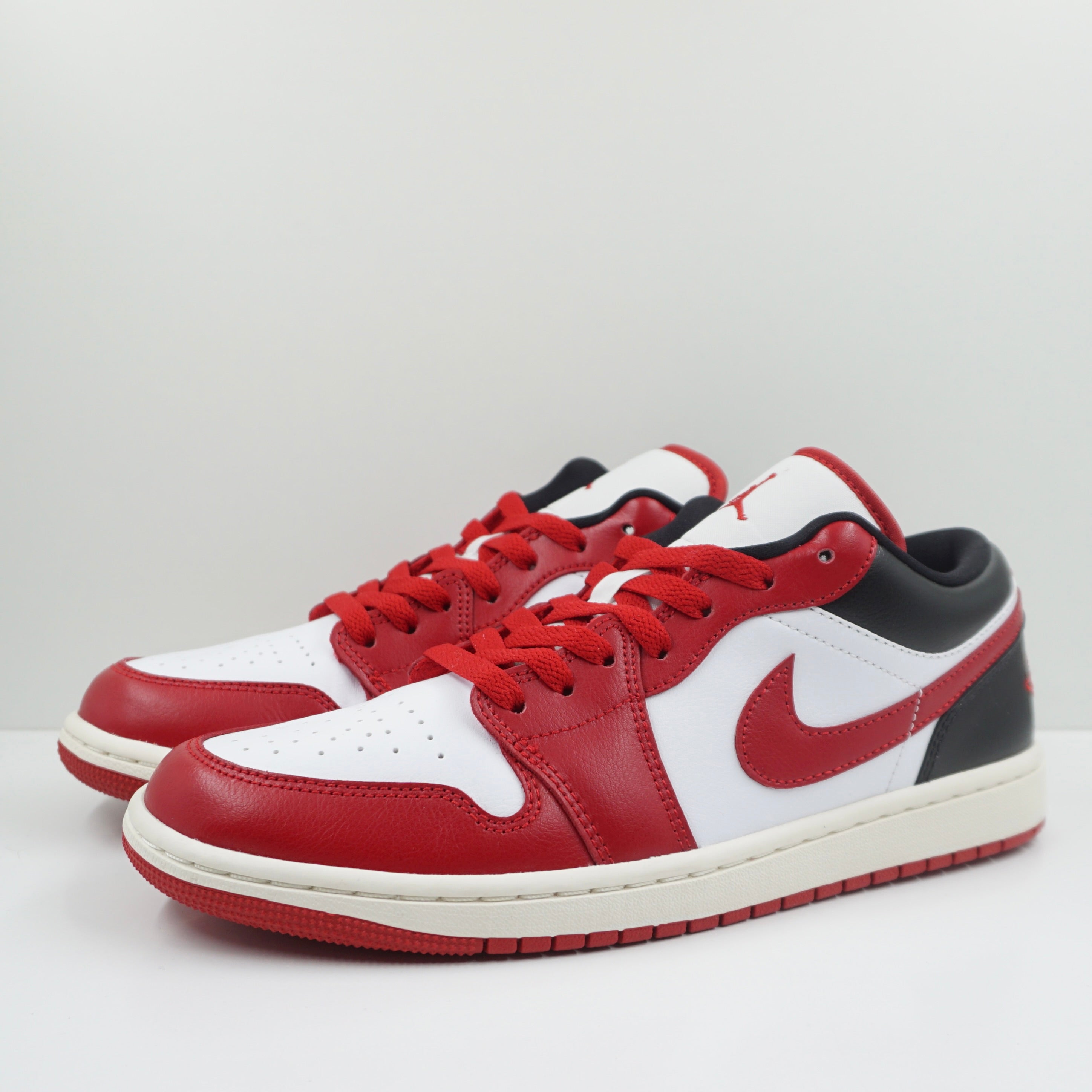 Jordan 1 Low Reverse Black Toe (W)