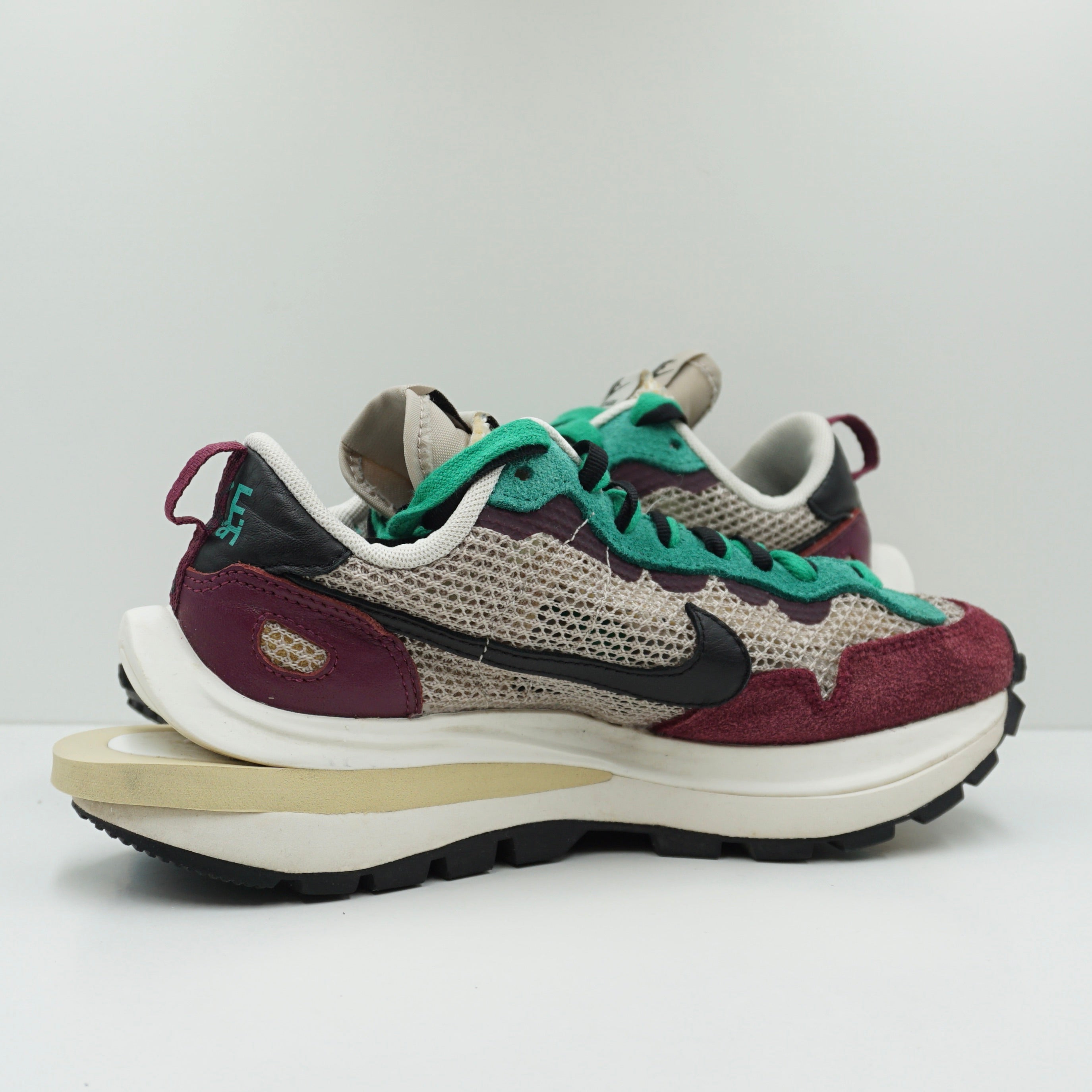 Nike Vaporwaffle Sacai Villain Red Neptune Green
