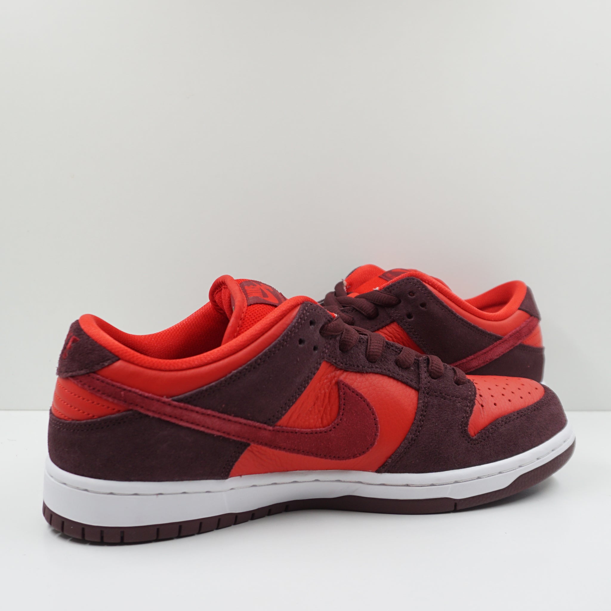 Nike SB Dunk Low Cherry