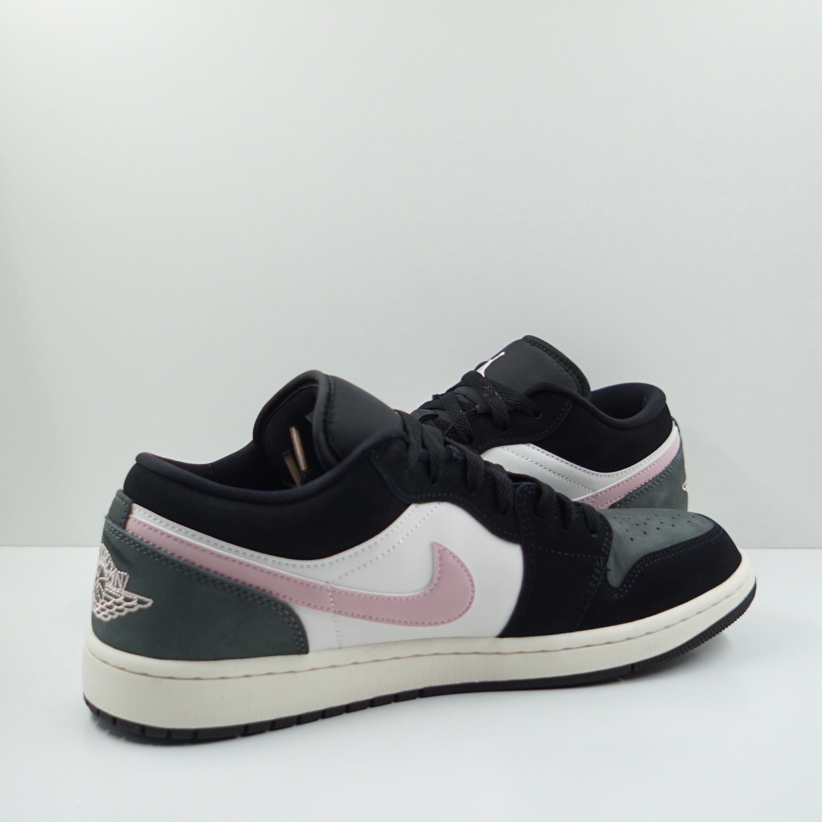 Jordan 1 Low SE Black & Pinksicle