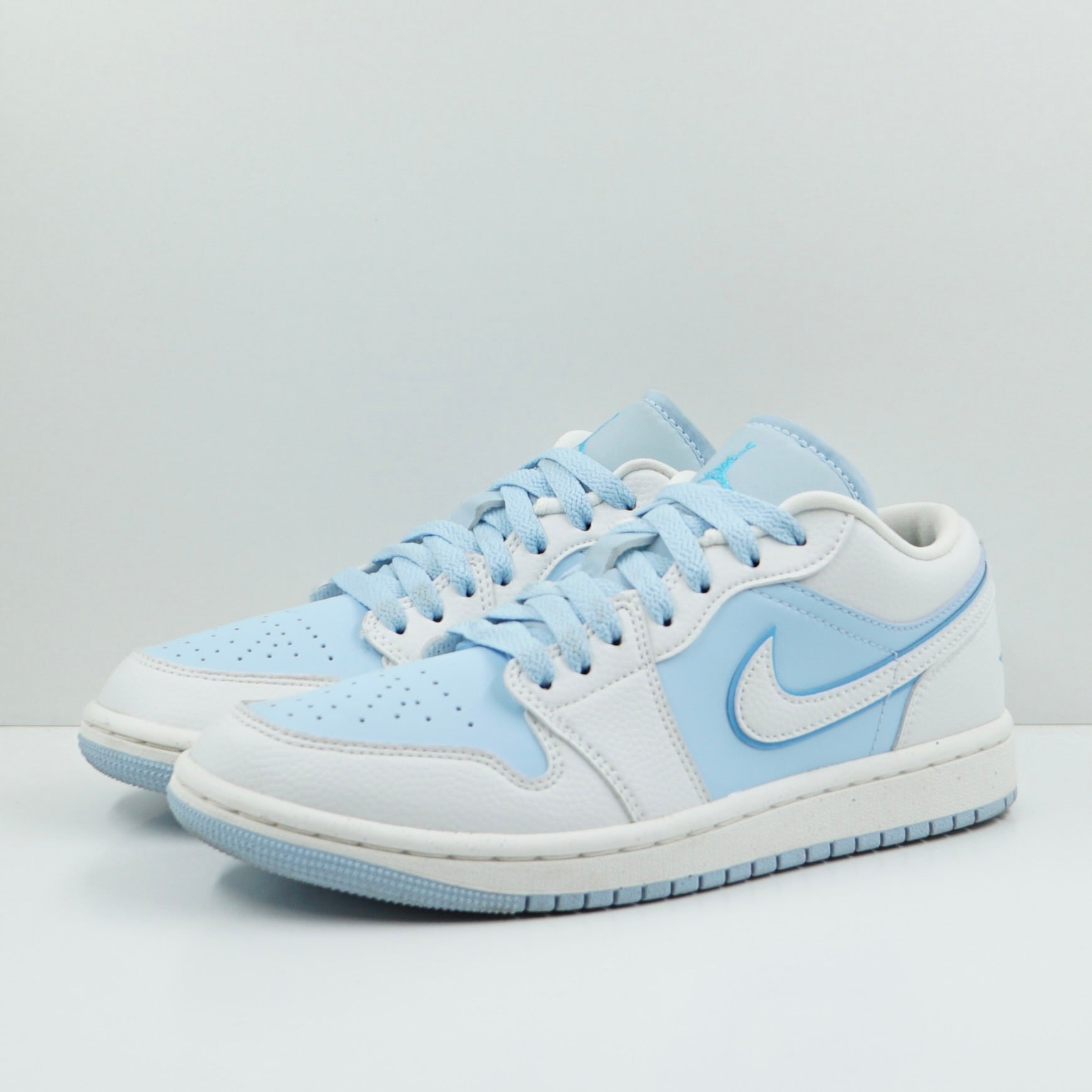 Jordan 1 Low SE Reverse Ice Blue (W)