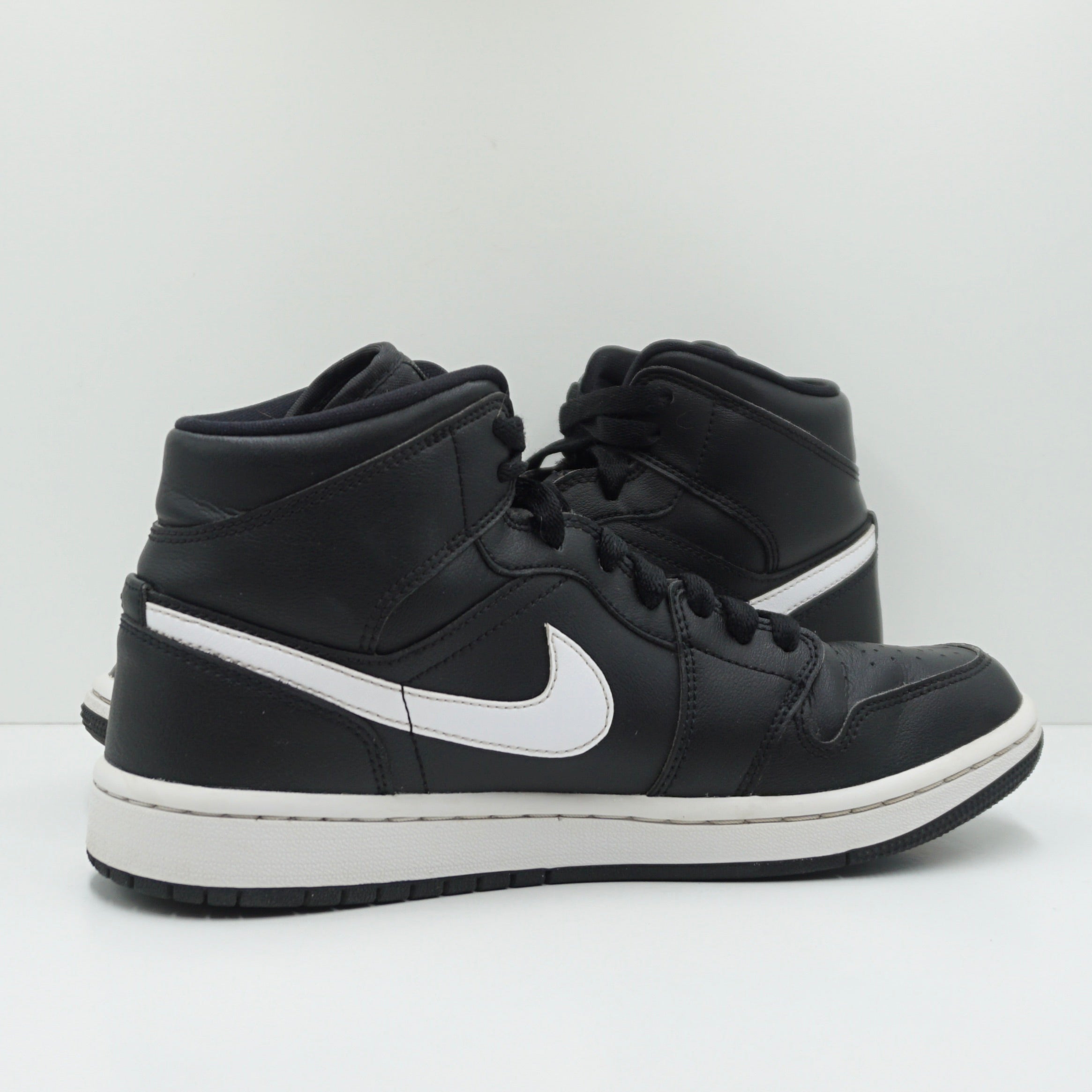 Jordan 1 Mid Black White (W)