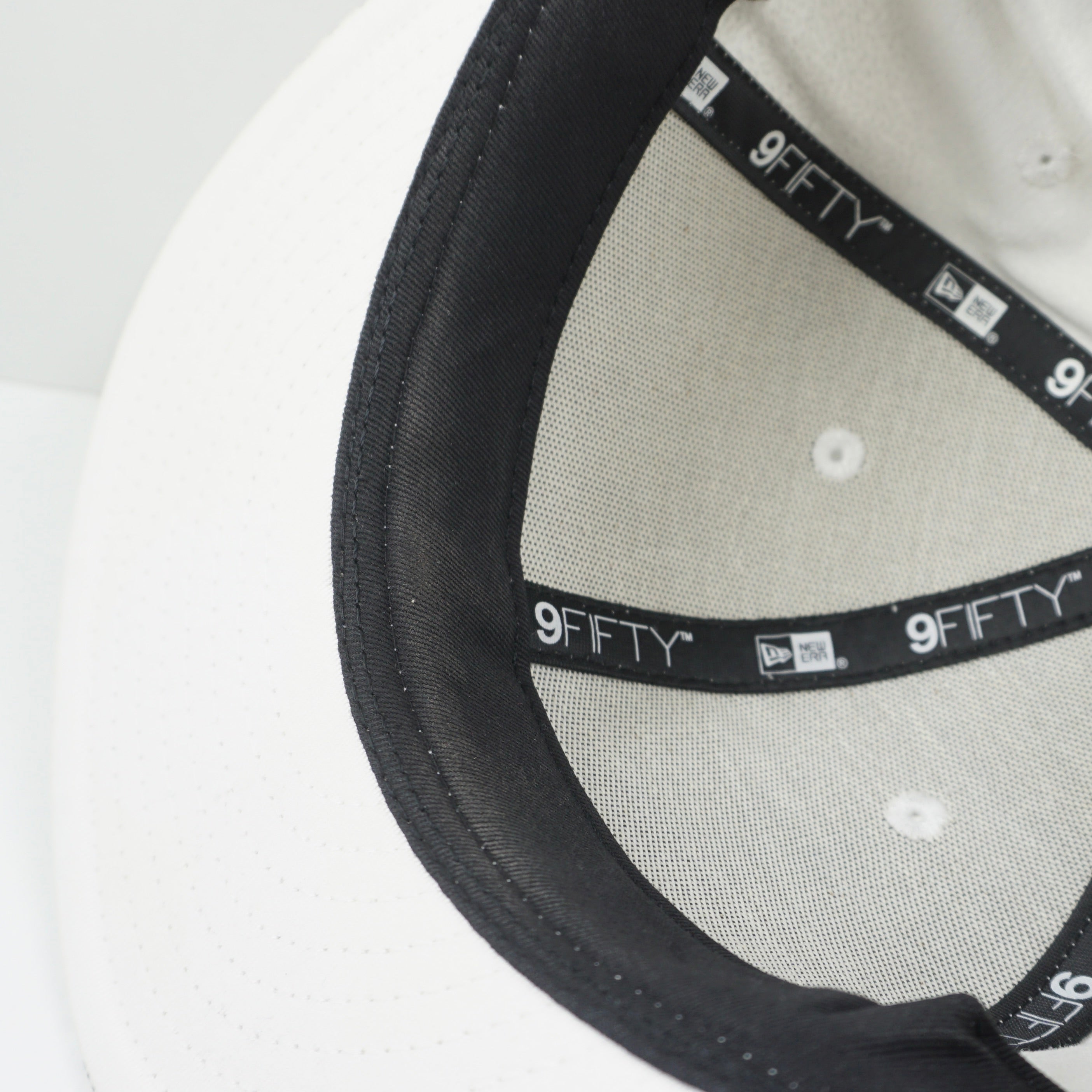 New Era Speckle Woman White Black Snapback Cap