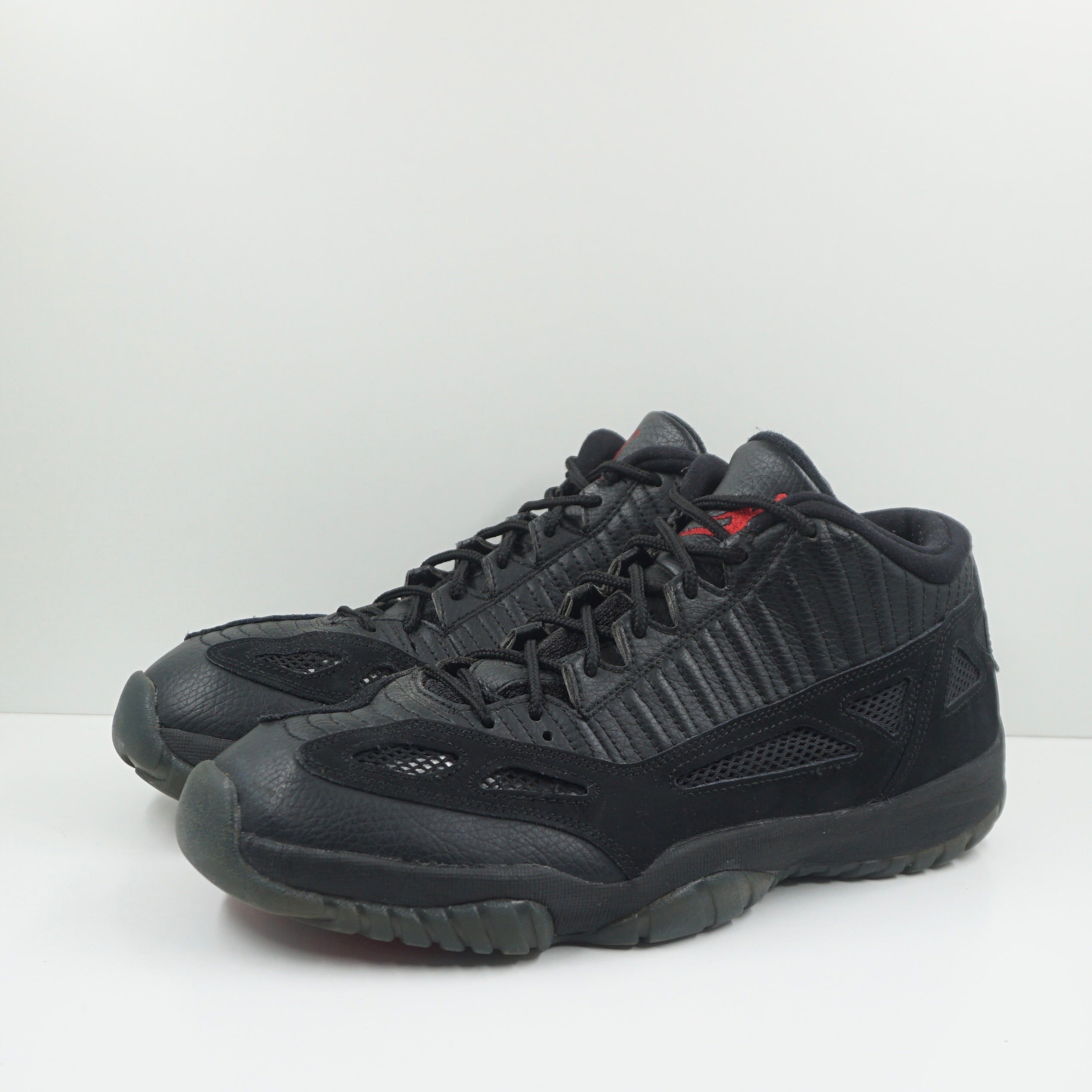 Jordan 11 Retro Low IE Referee (2015)