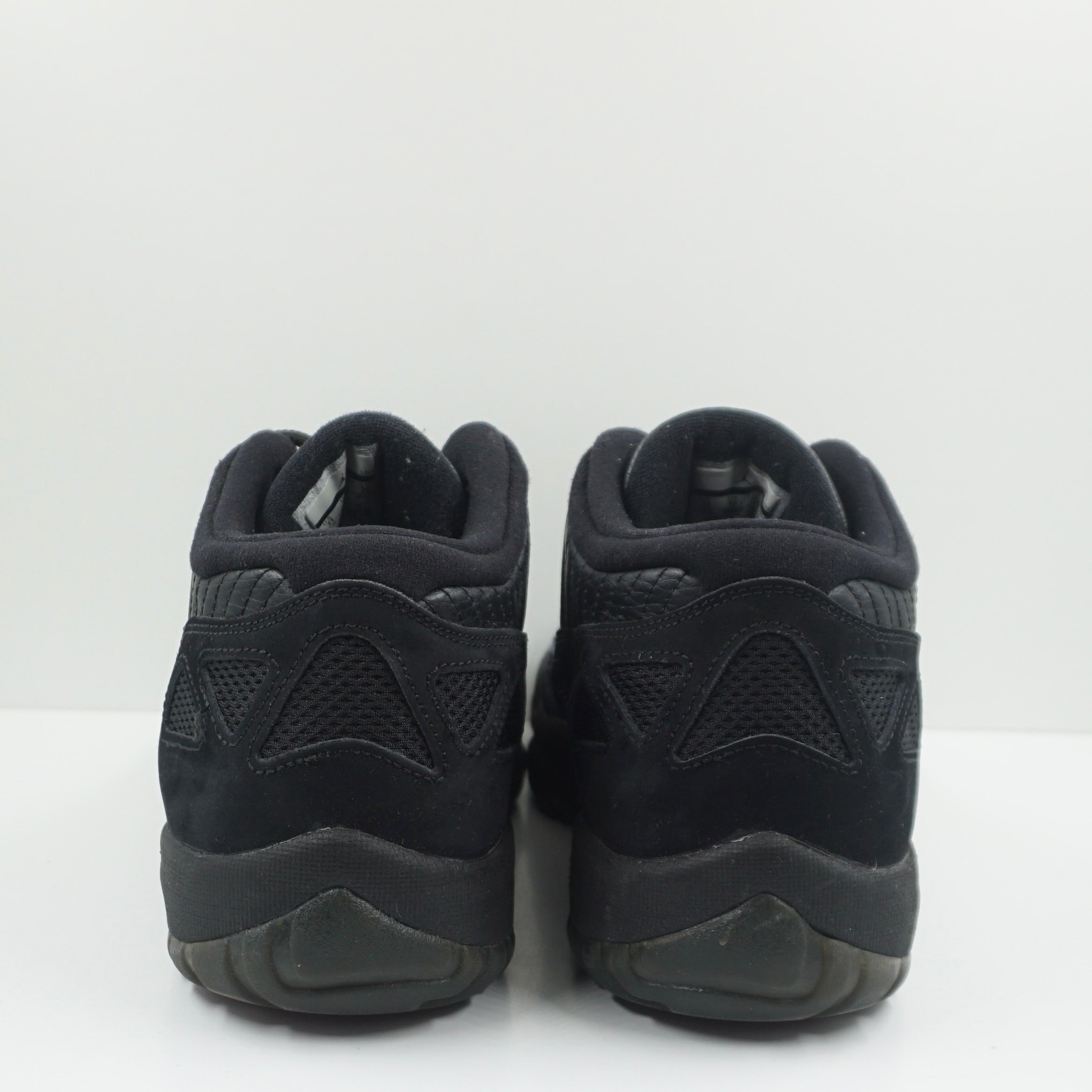 Jordan 11 Retro Low IE Referee (2015)