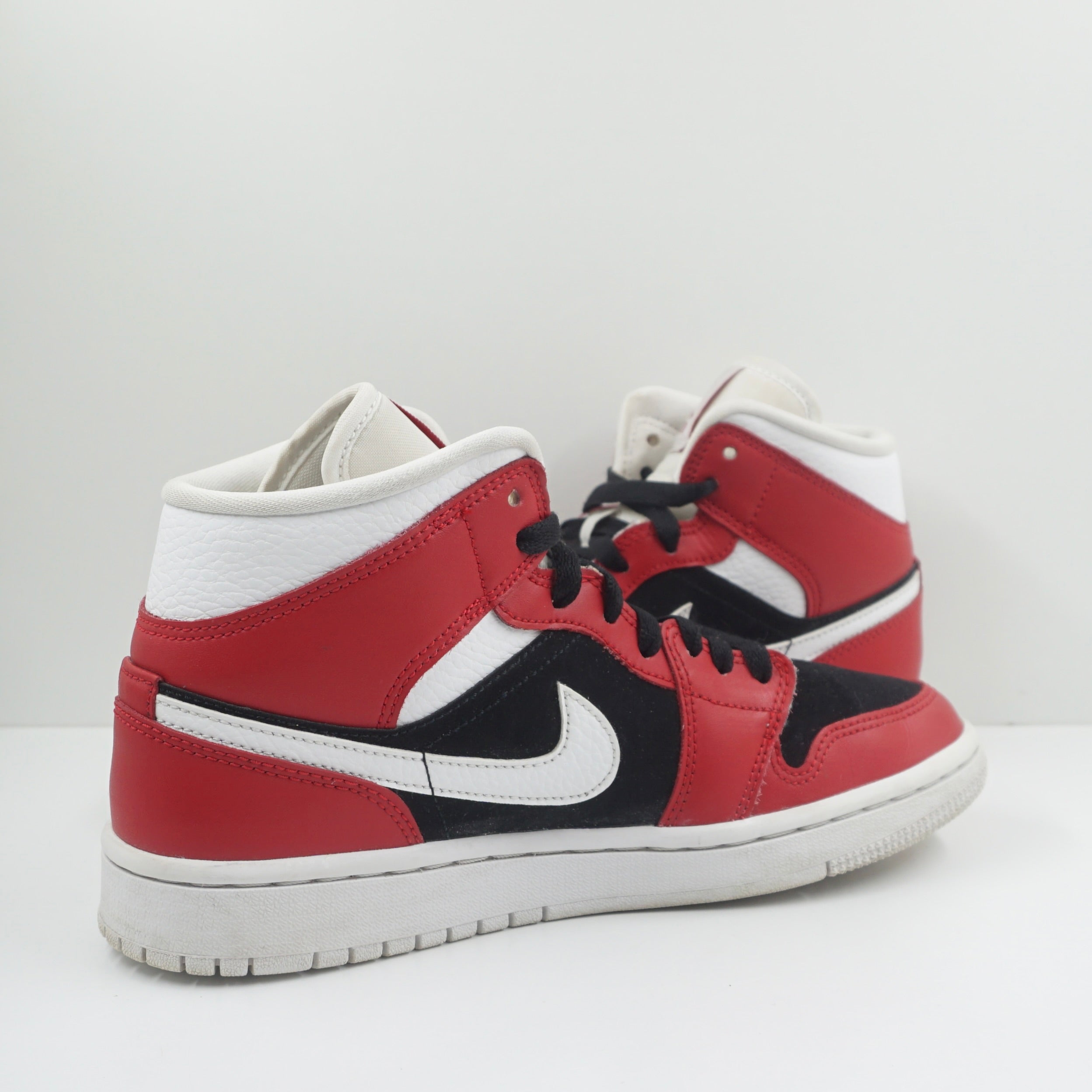 Jordan 1 Mid Gym Red Black (W)