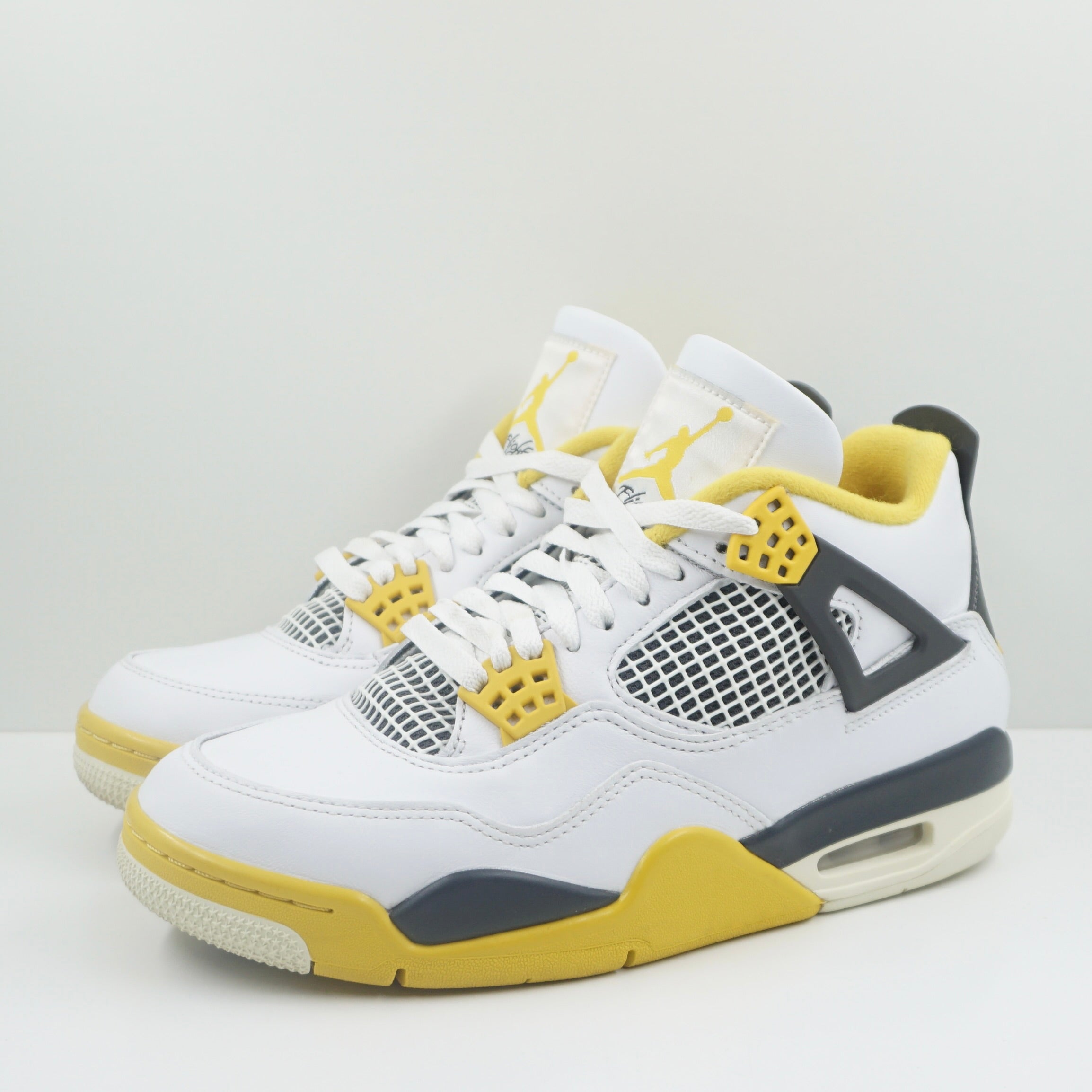 Jordan 4 Retro Vivid Sulfur (W)