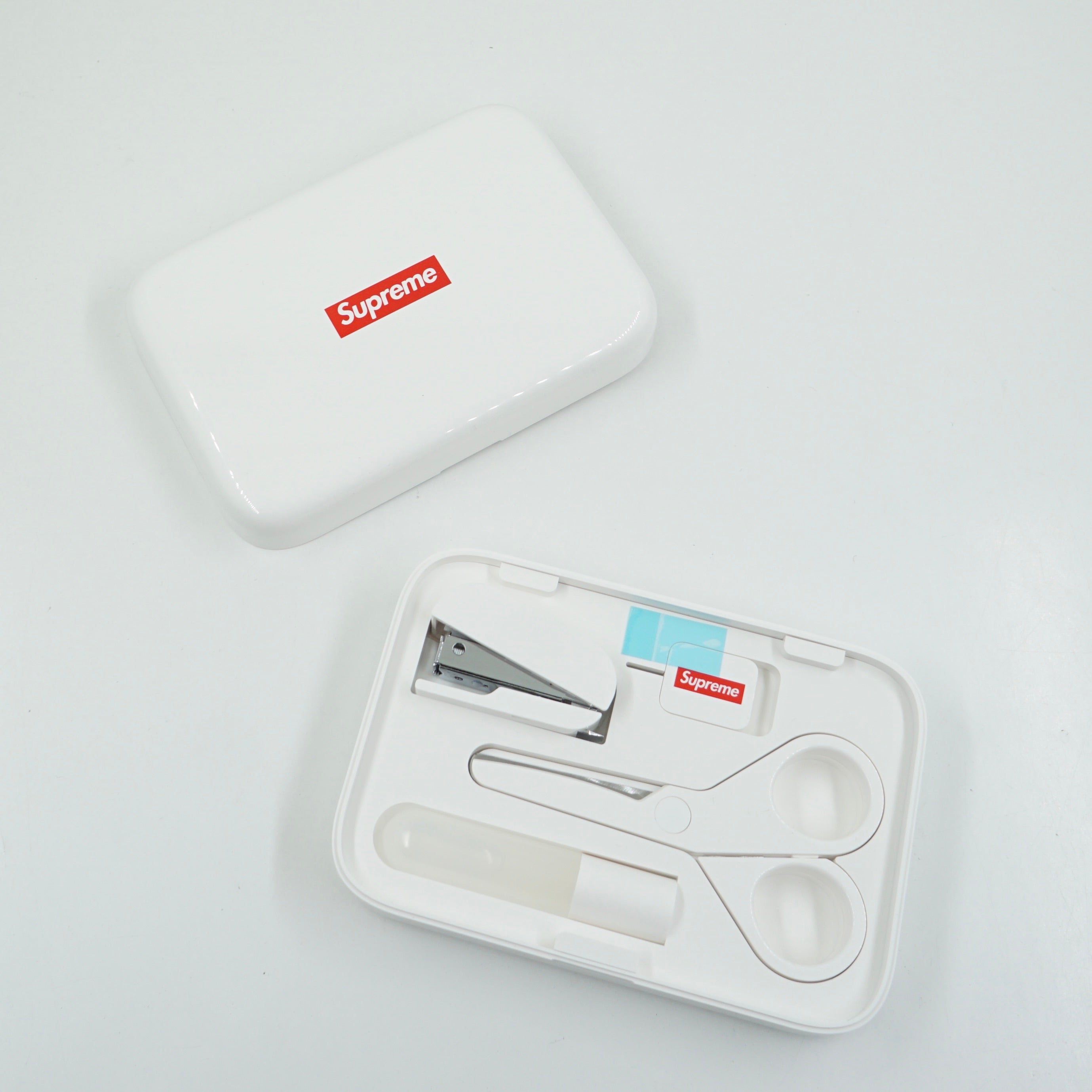 Supreme FW21 Team-Demi Stationery Set White