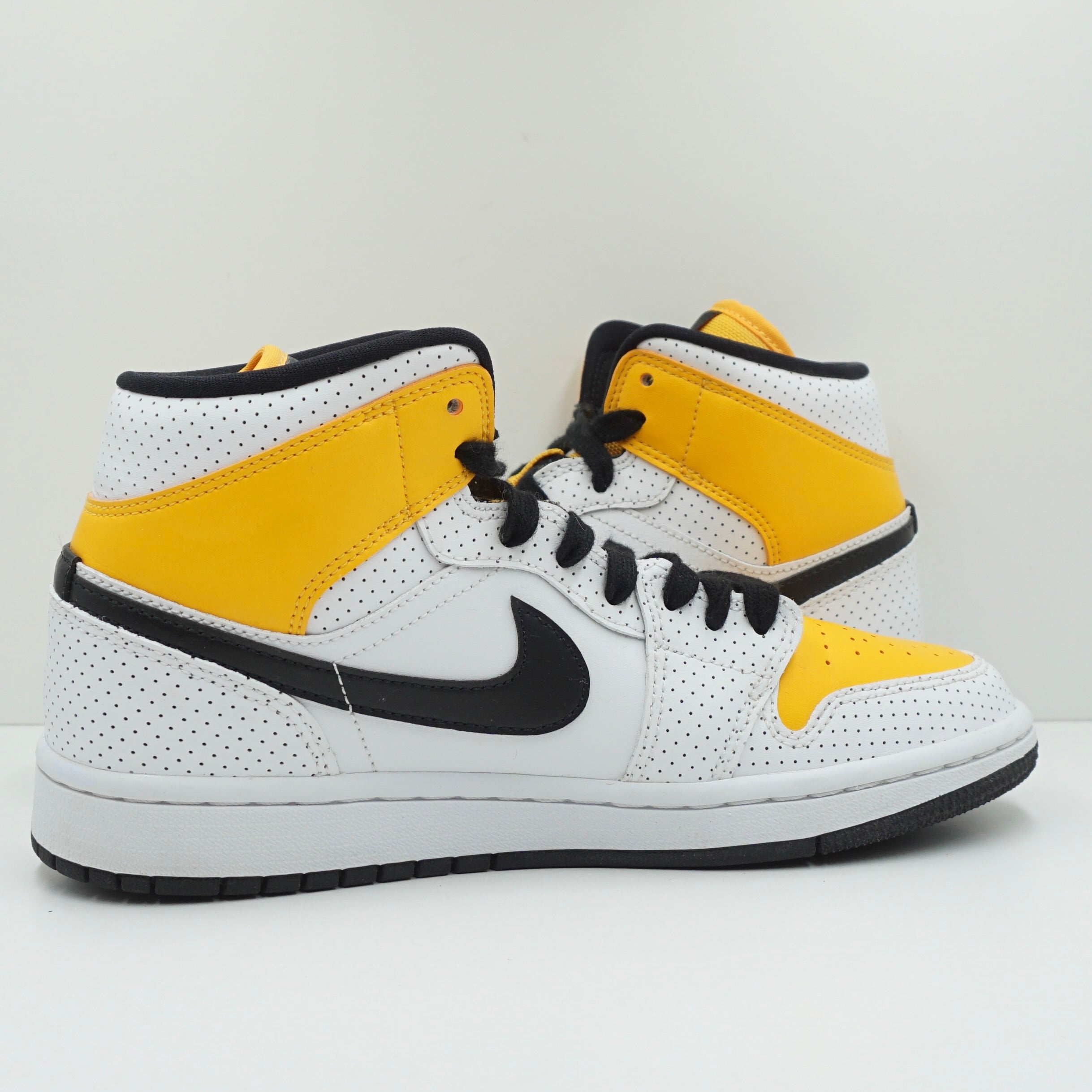 Jordan 1 Mid Laser Orange (W)