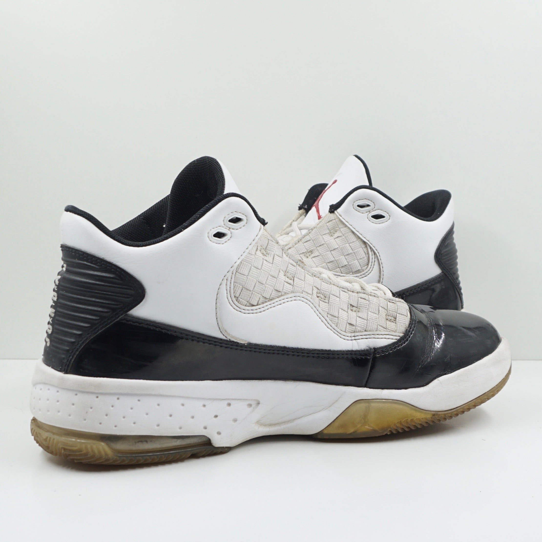 Jordan Max Aura 2 White Black Gym Red