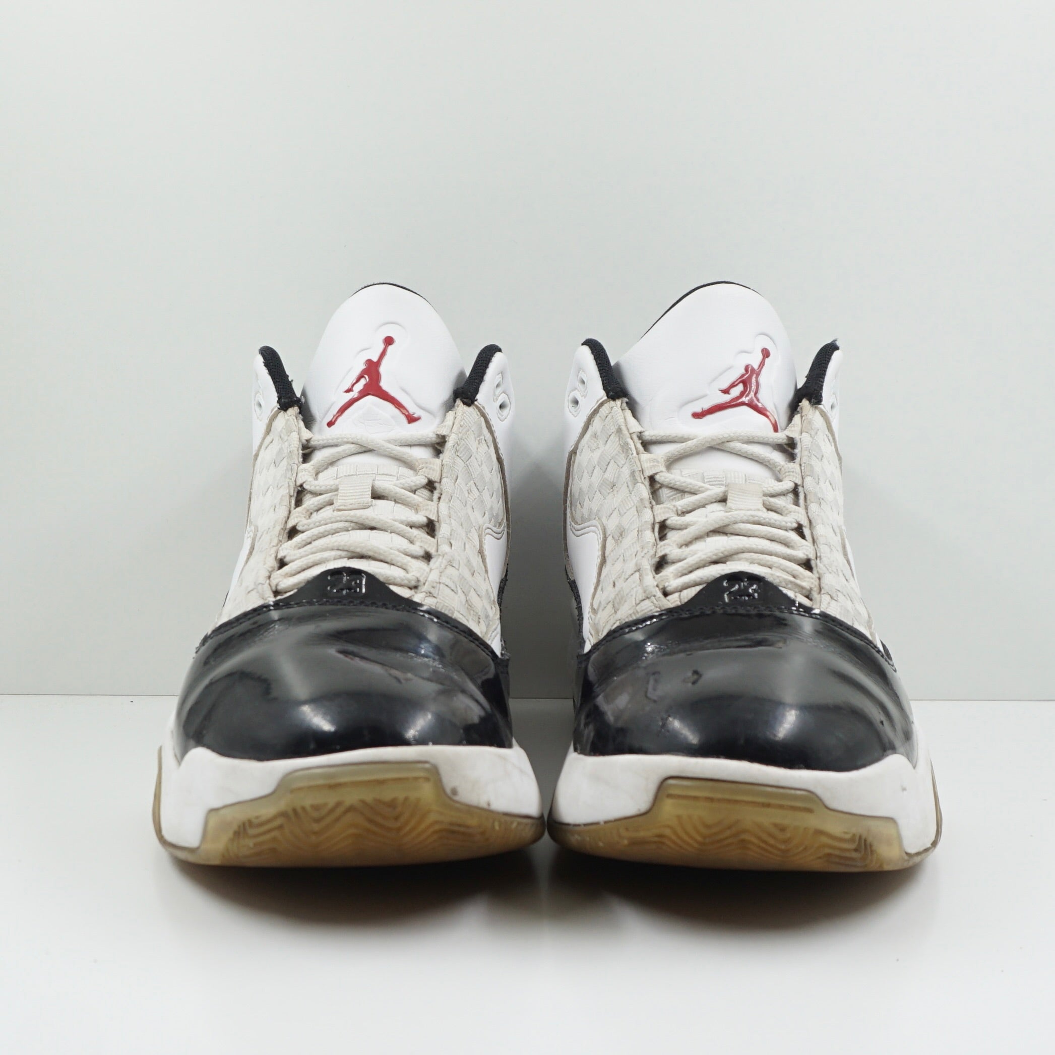 Jordan Max Aura 2 White Black Gym Red