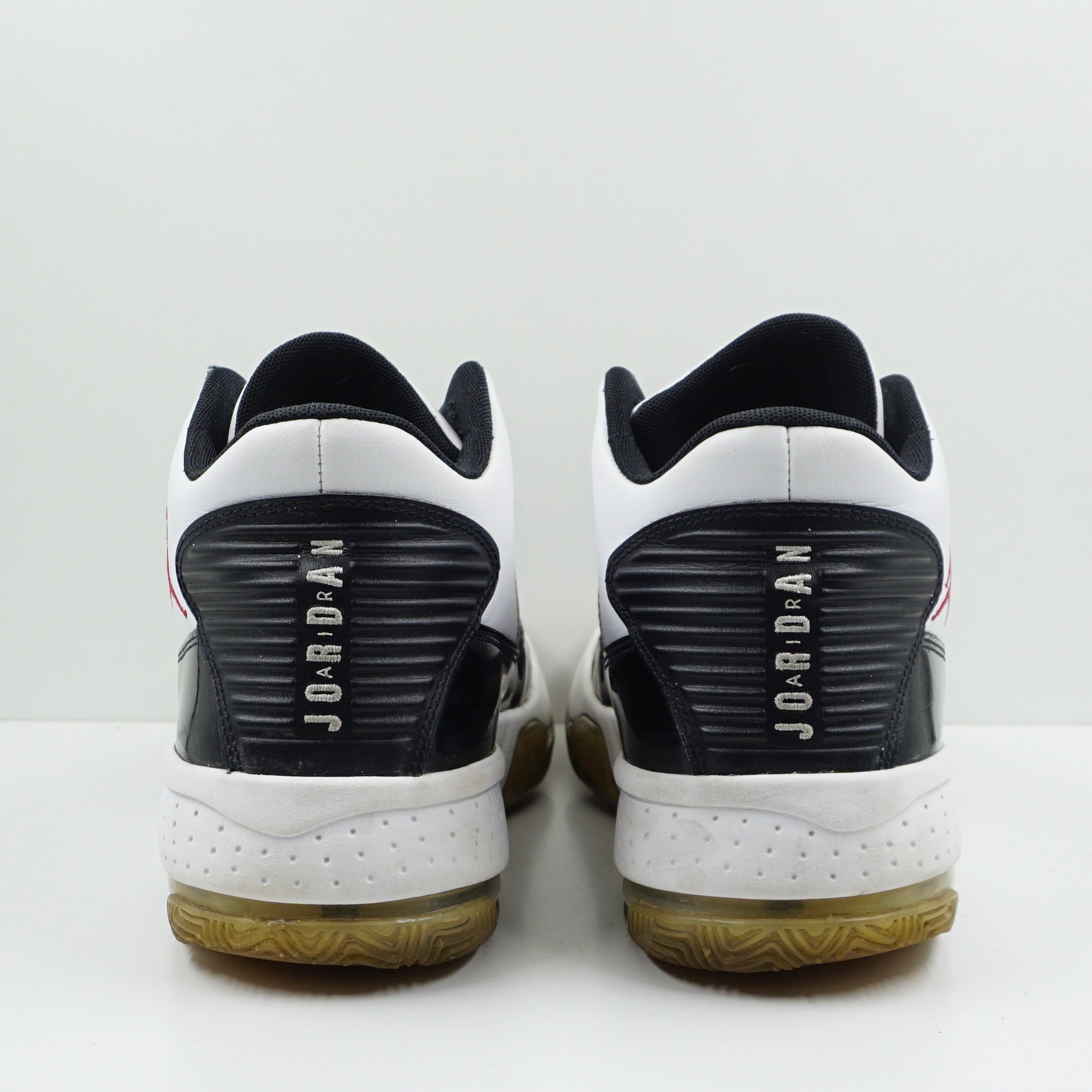 Jordan Max Aura 2 White Black Gym Red