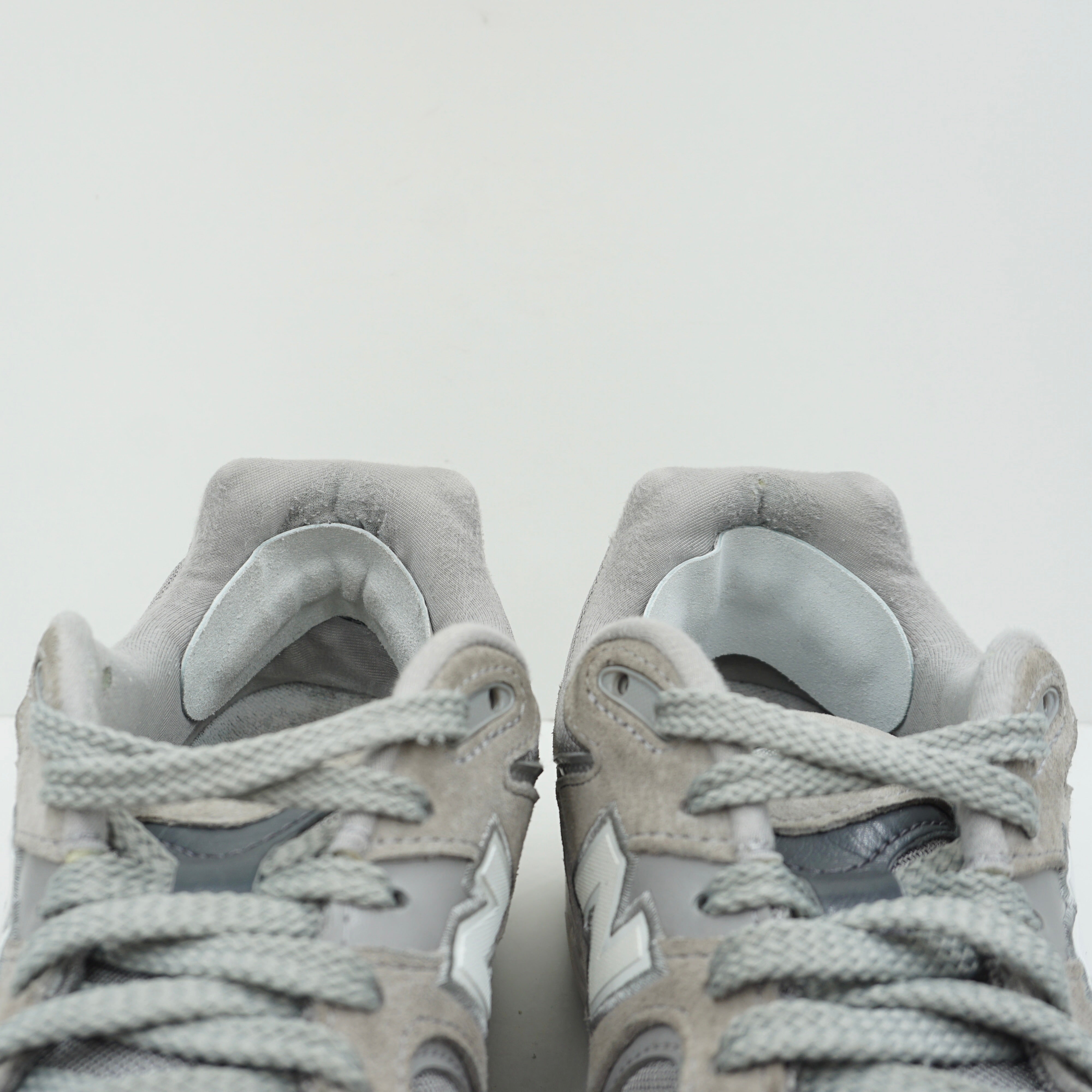 New Balance 2002R Grey/White