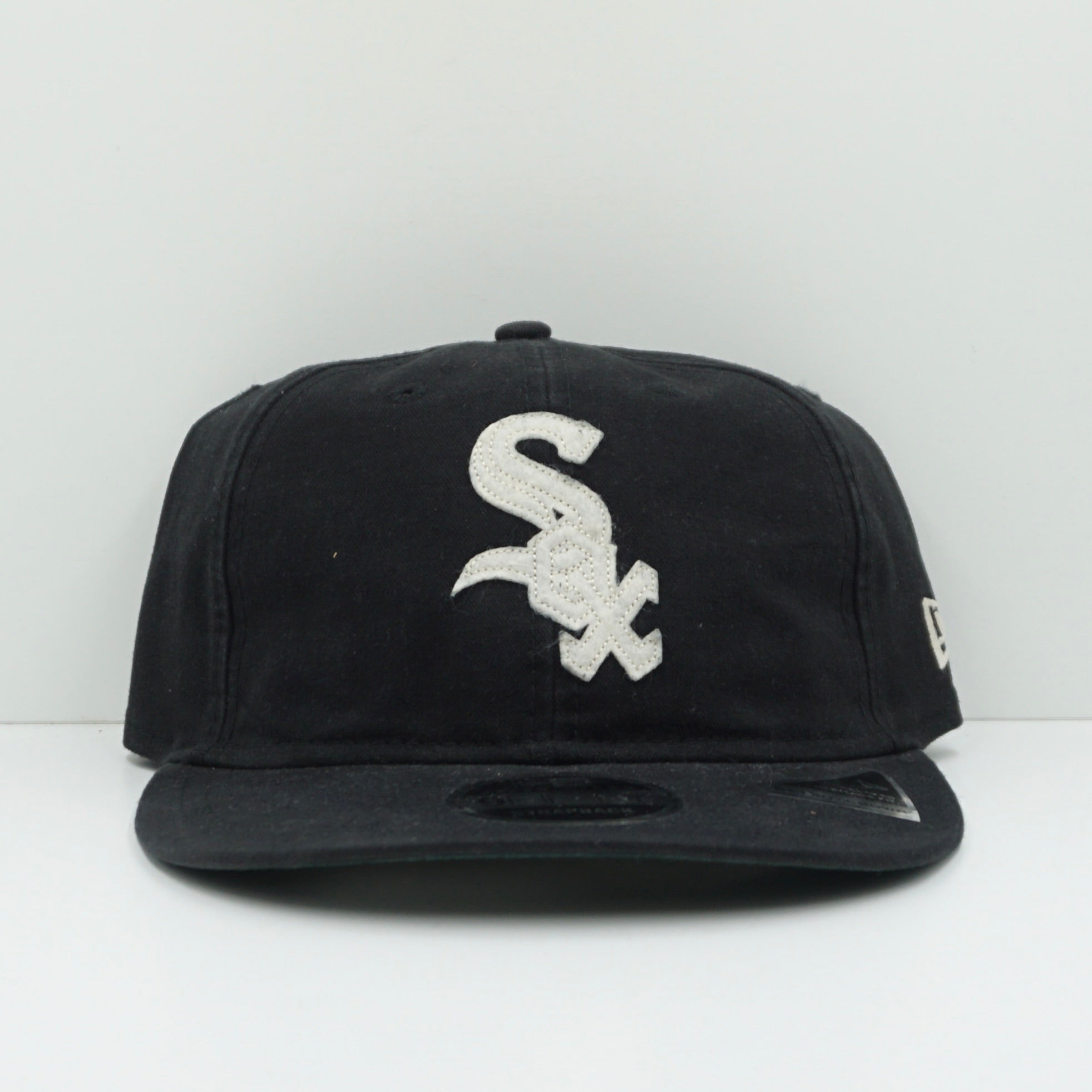 New Era Retro Crown Canvas Felt Logo Chicago White Sox Black Adjustable Cap