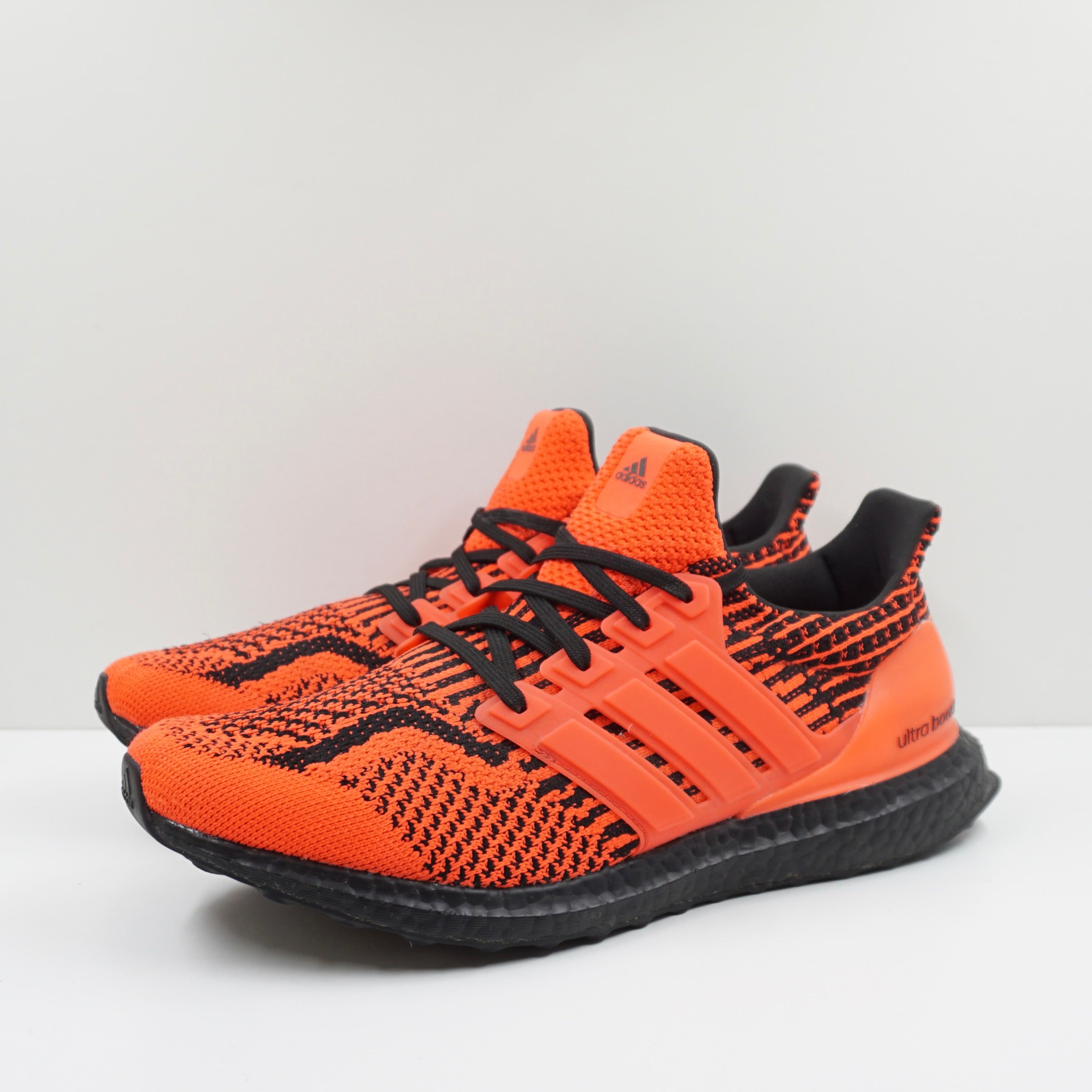 Adidas Ultraboost 5.0 DNA Solar Red