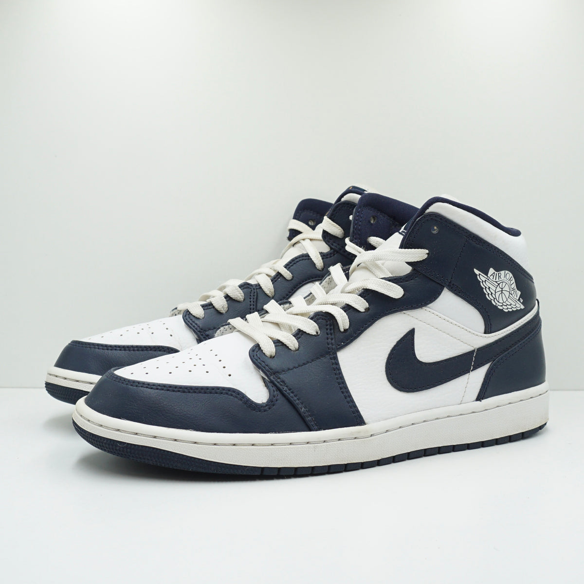 Jordan 1 Mid White Metallic Gold Obsidian