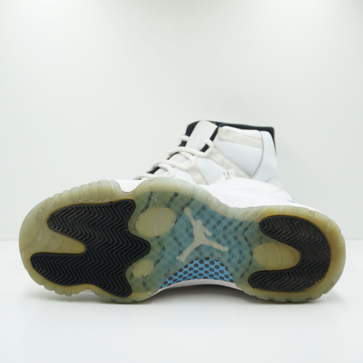 Jordan 11 Retro Legend Blue (2024)