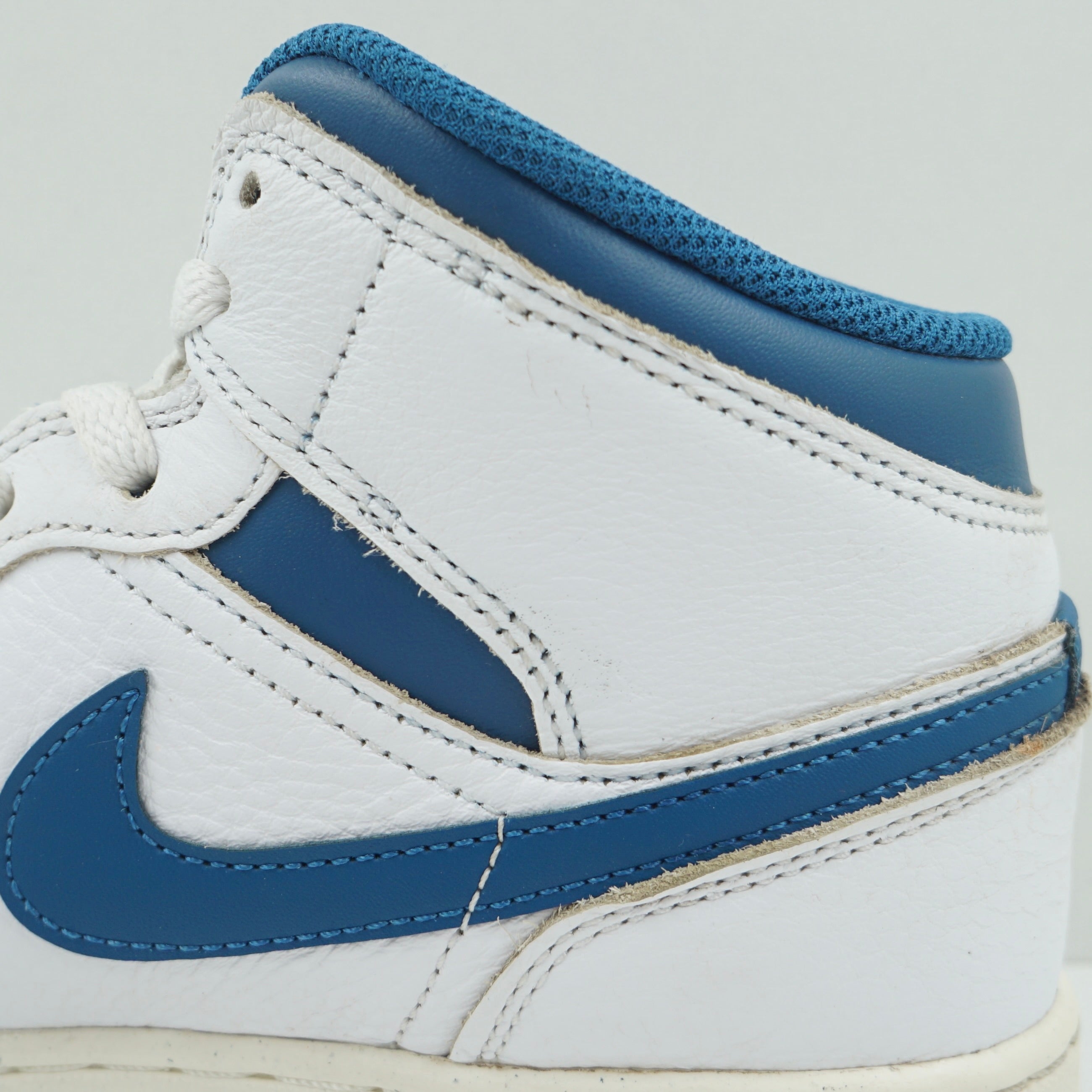 Jordan 1 Mid SE Industrial Blue (GS)