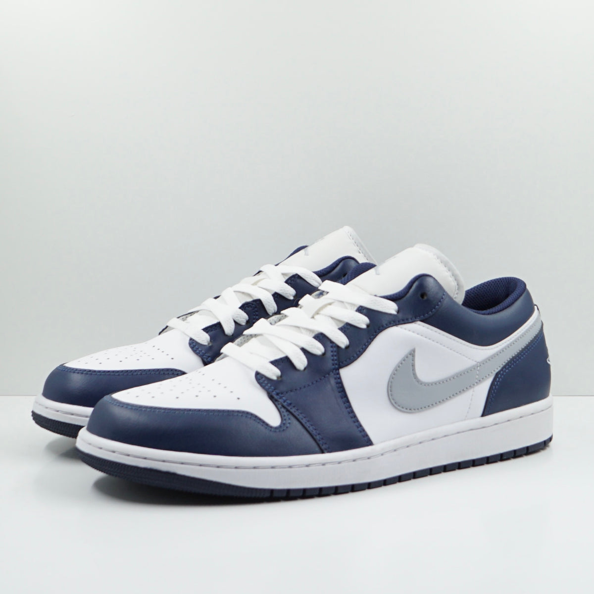 Jordan 1 Low Wolf Grey Midnight Navy