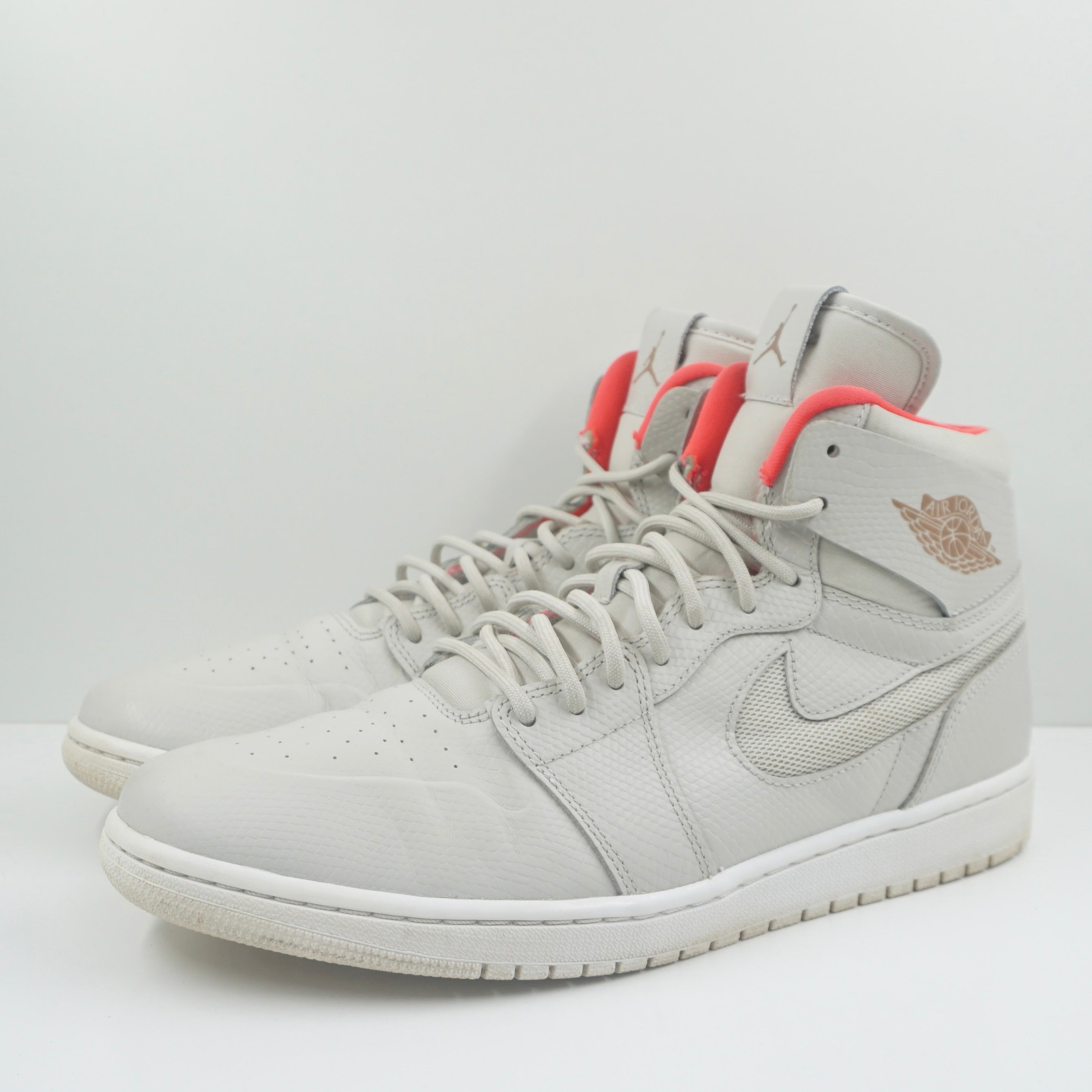 Jordan 1 Retro High Nouveau Pure Platinum Bright Crimson
