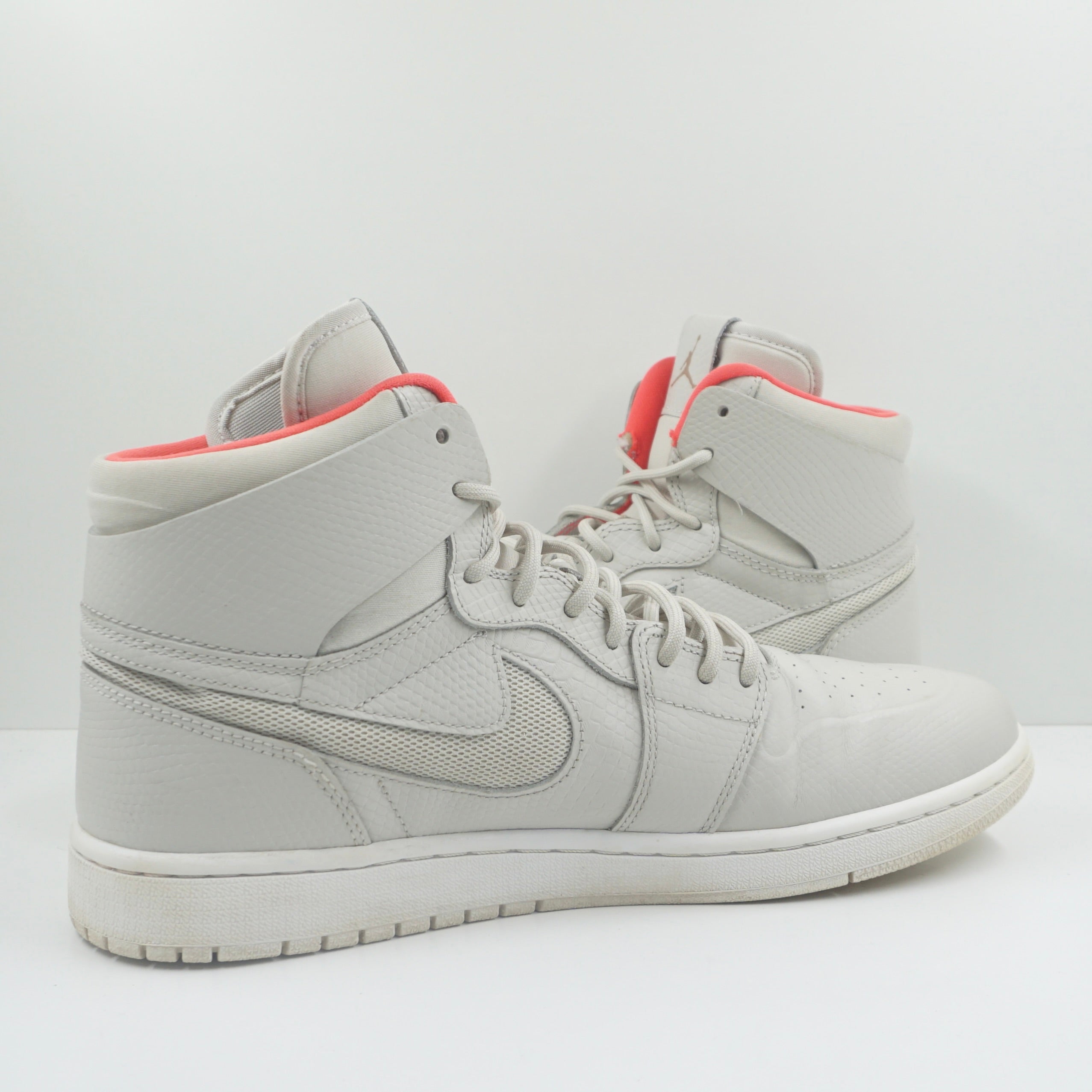 Jordan 1 Retro High Nouveau Pure Platinum Bright Crimson