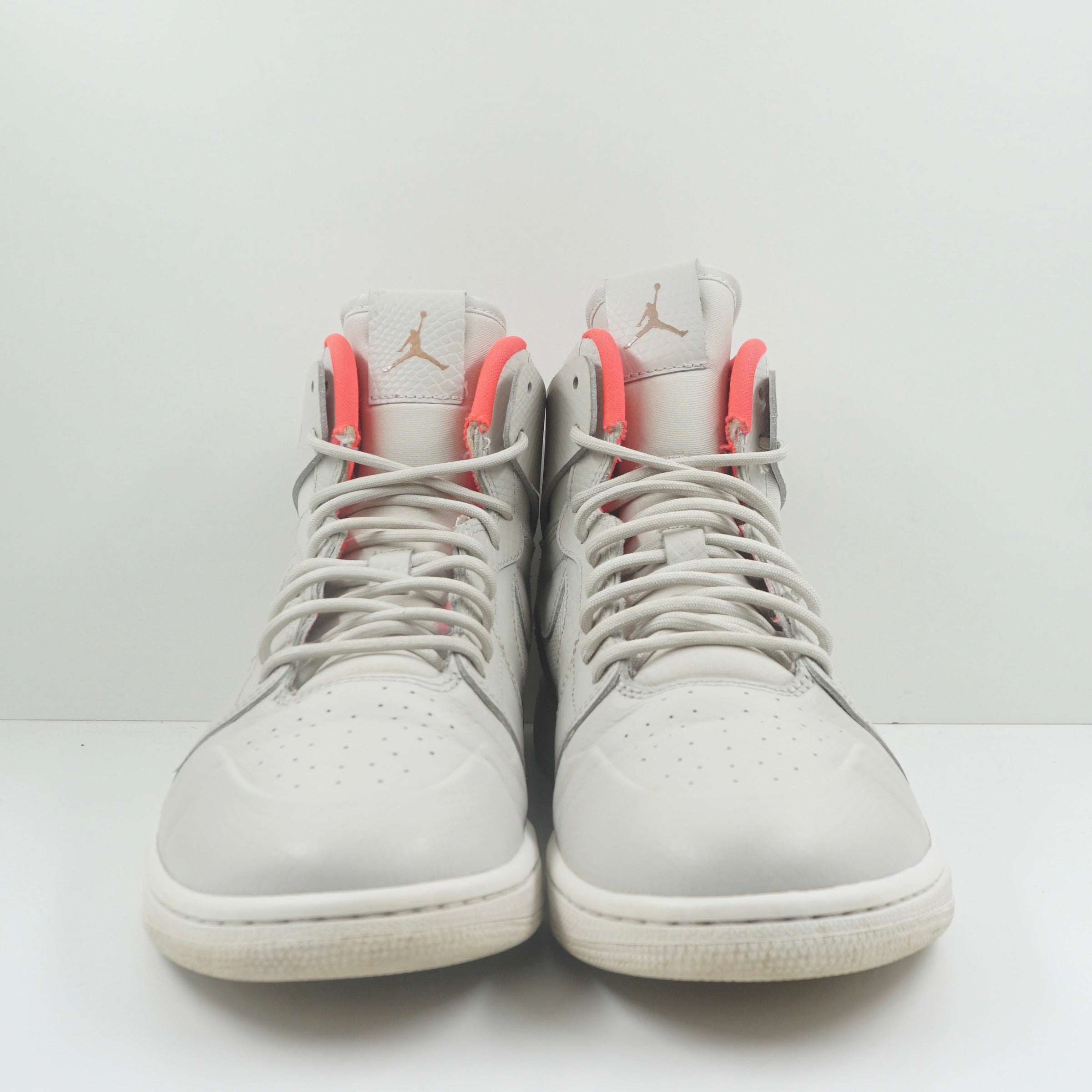 Jordan 1 Retro High Nouveau Pure Platinum Bright Crimson