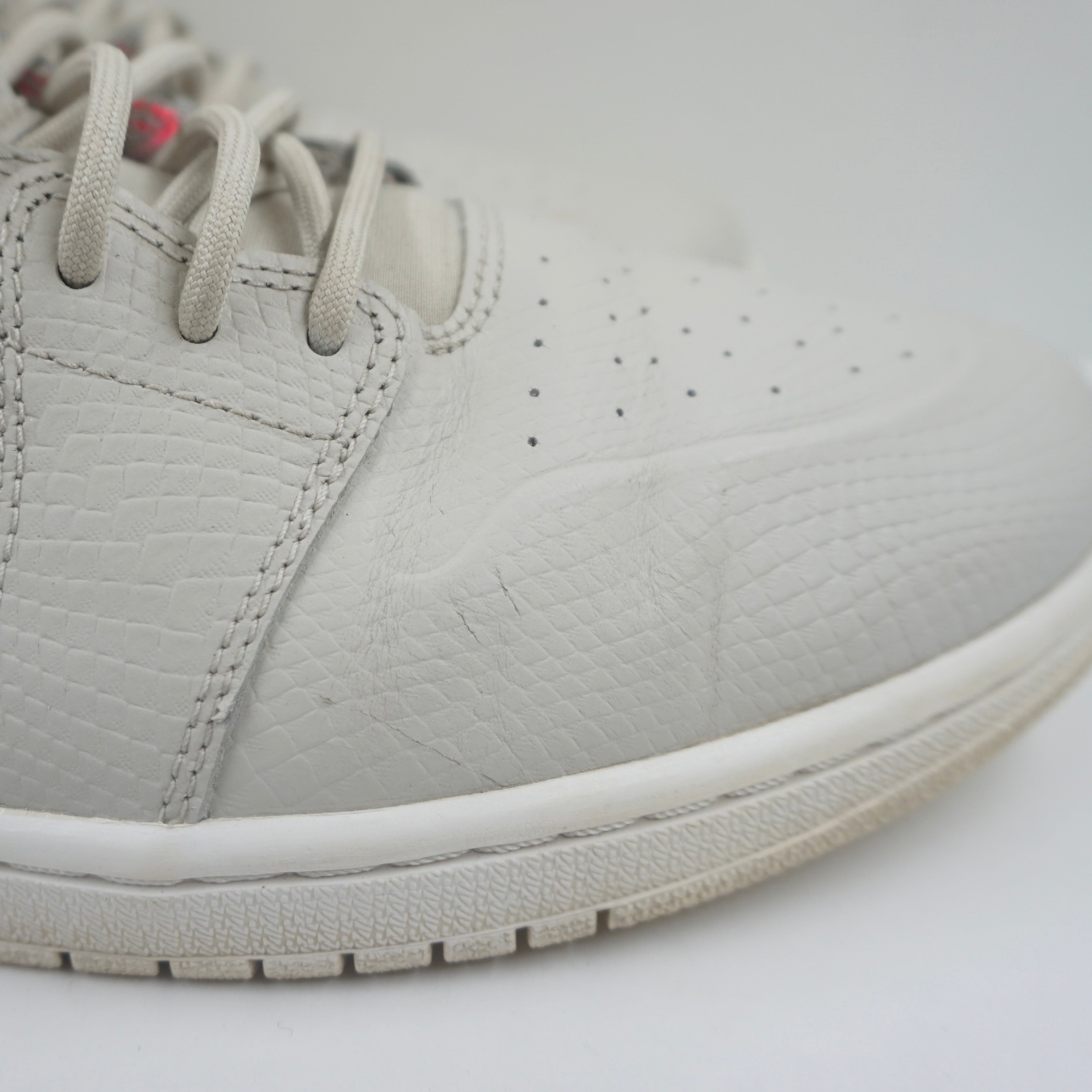 Jordan 1 Retro High Nouveau Pure Platinum Bright Crimson