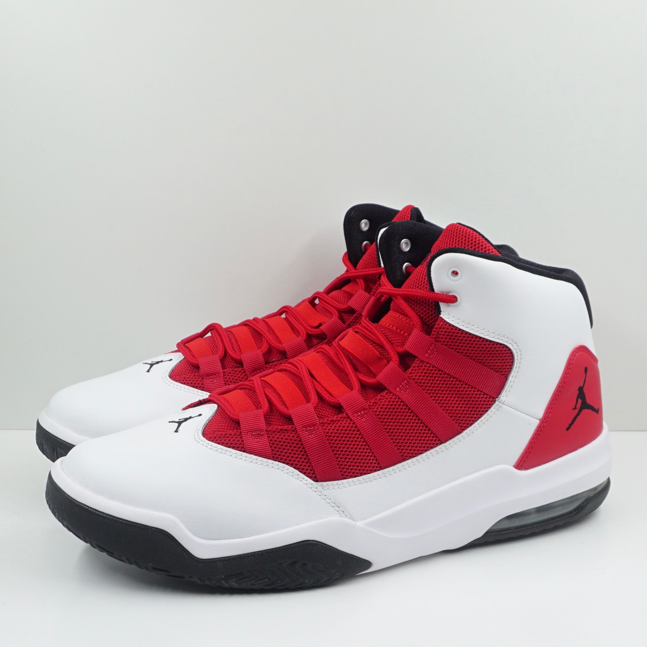 Jordan Max Aura White Gym Red