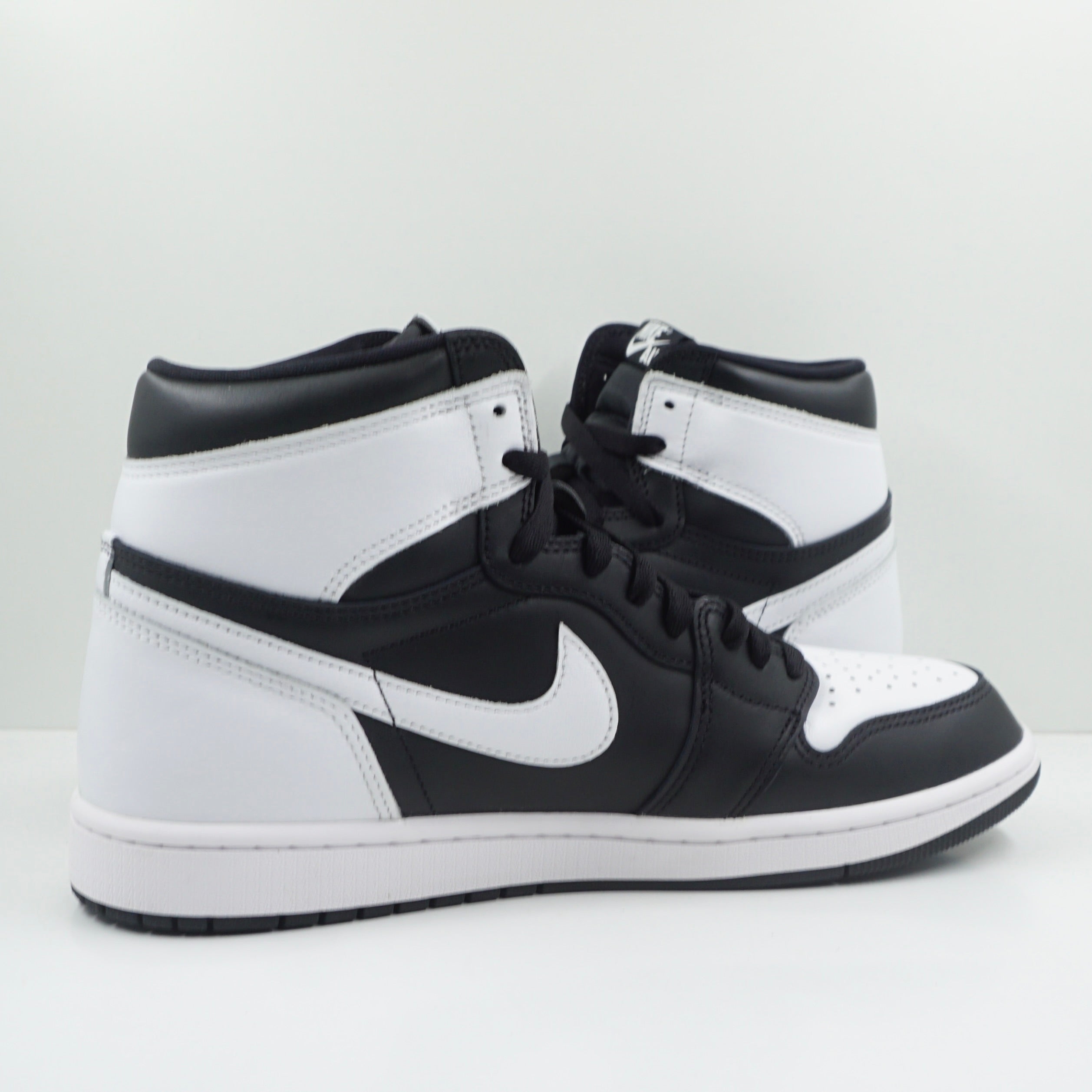 Jordan 1 Retro High OG Black White