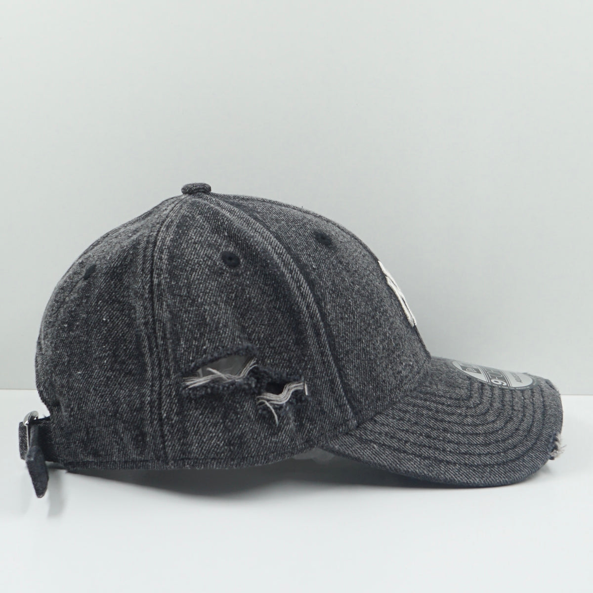 New Era New York Yankees Distressed Denim Adjustable Cap