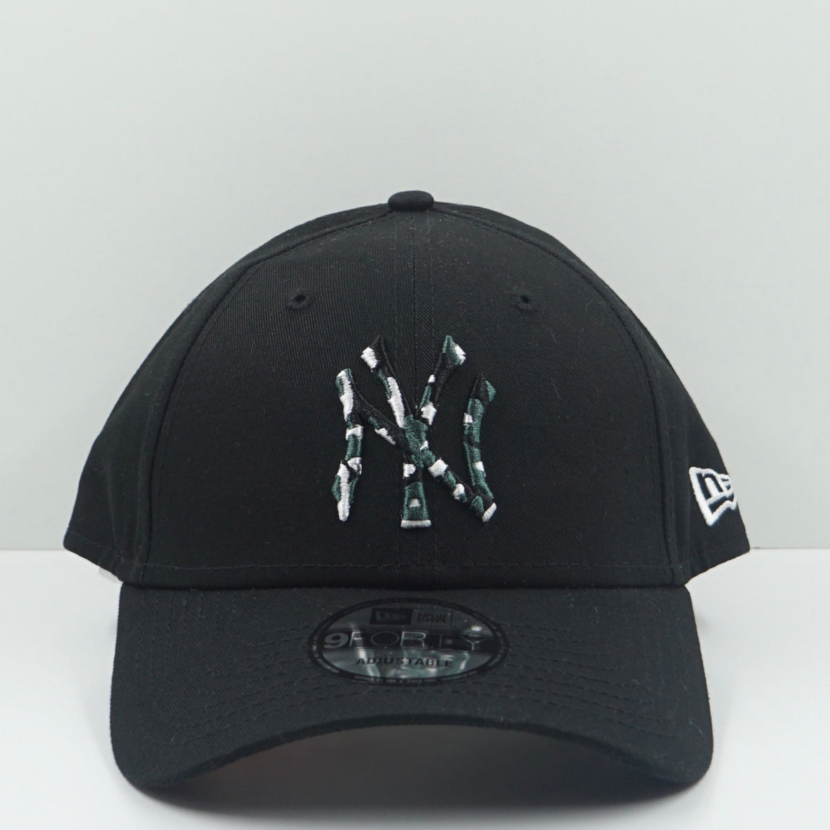 New Era New York Yankees Camo Logo Black Adjustable Cap