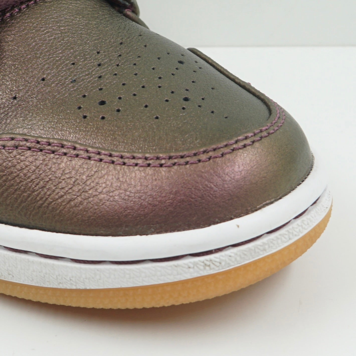 Jordan 1 Mid Nouveau Deep Burgundy Gum