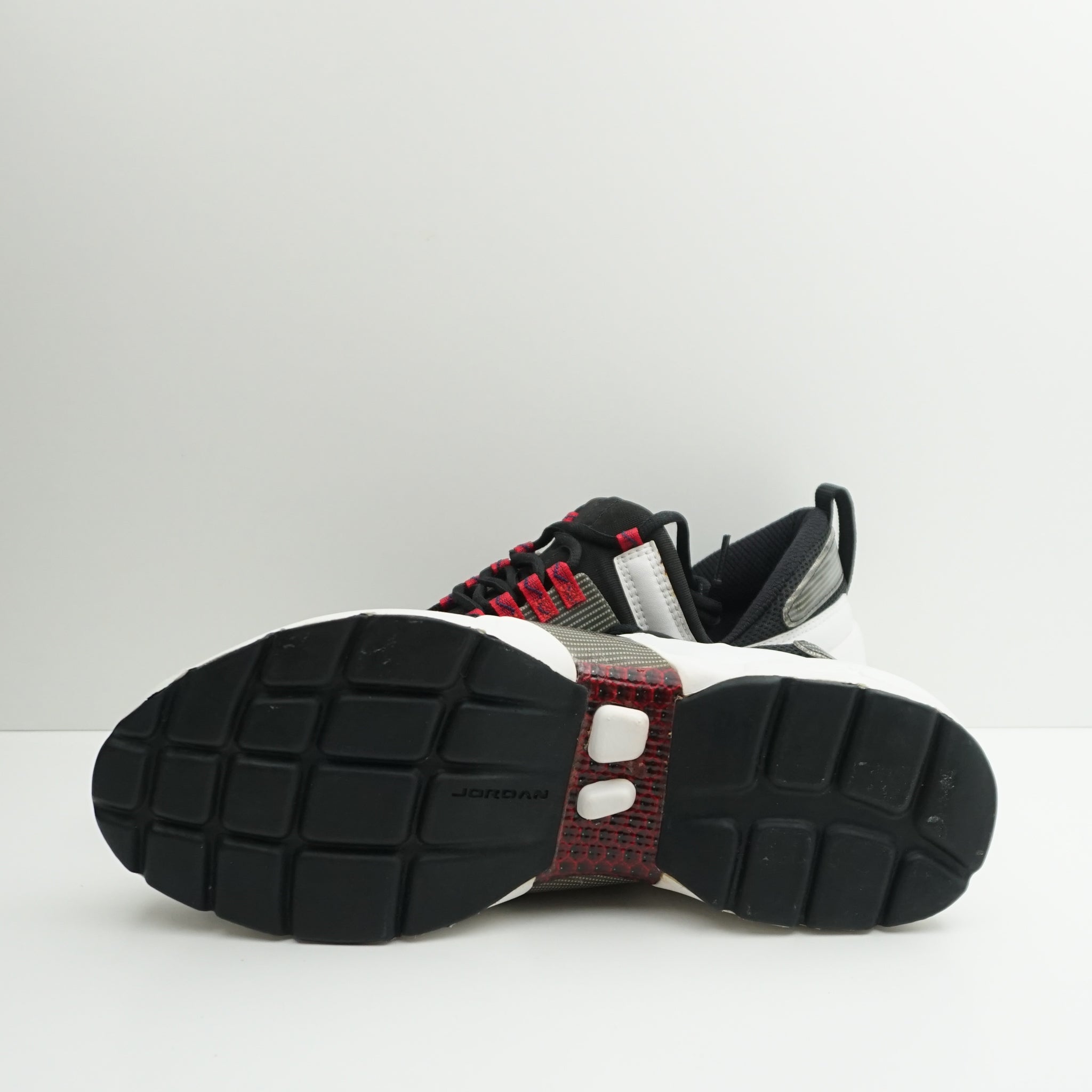 Jordan Trunner Black White (1999)