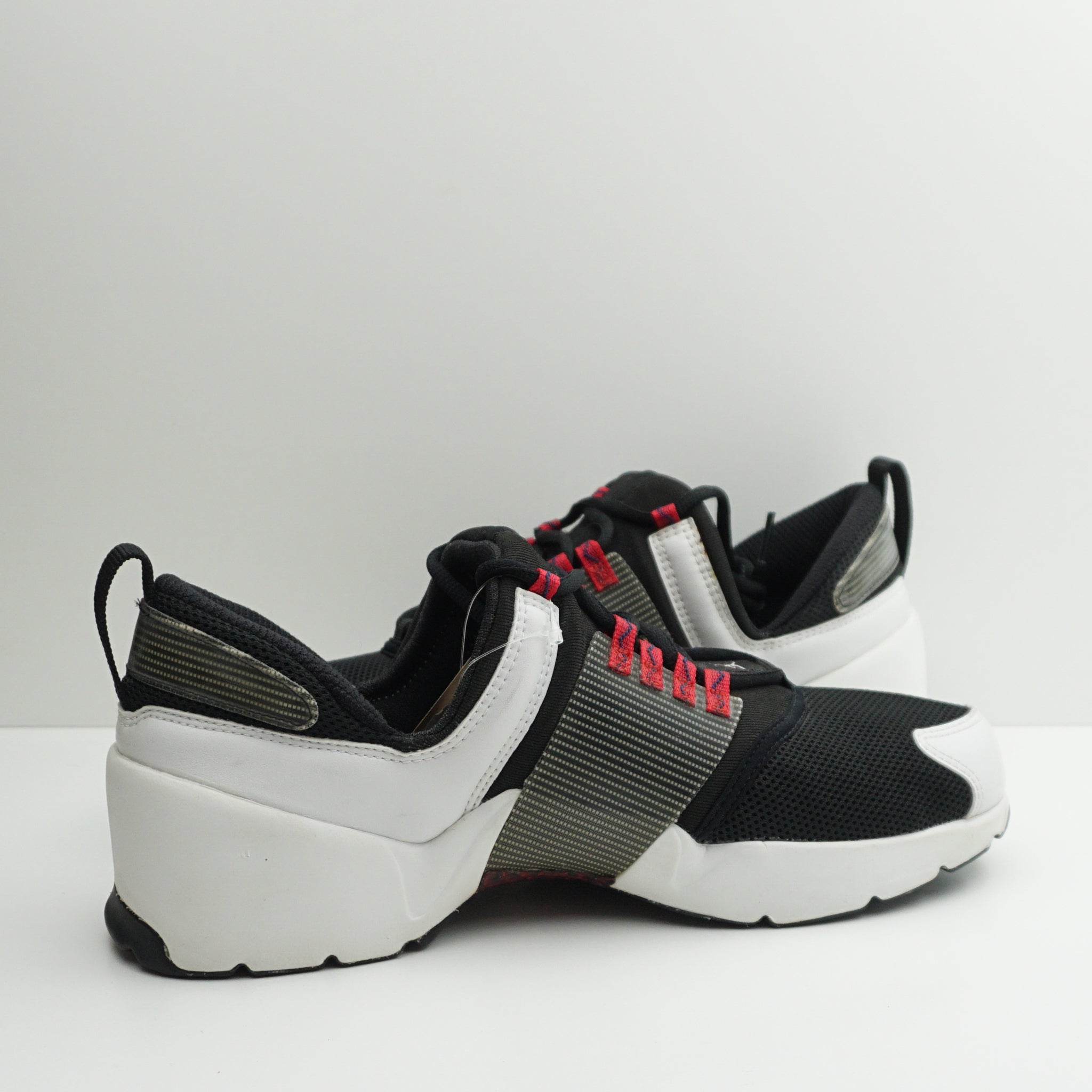 Jordan Trunner Black White (1999)