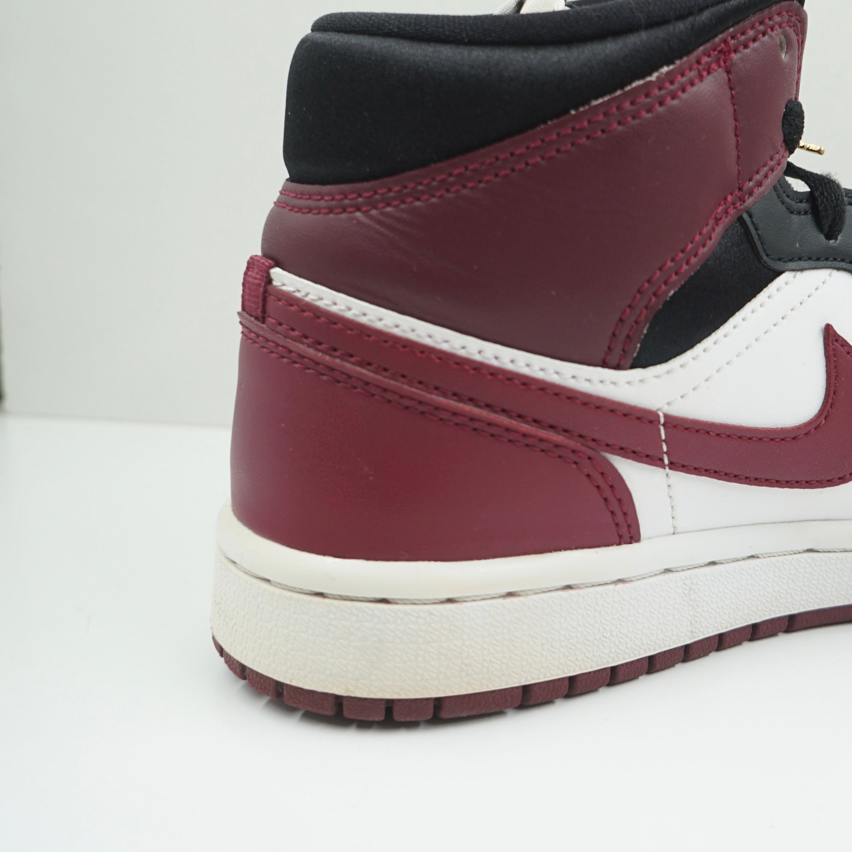 Jordan 1 Mid SE Black Dark Beetroot (W)