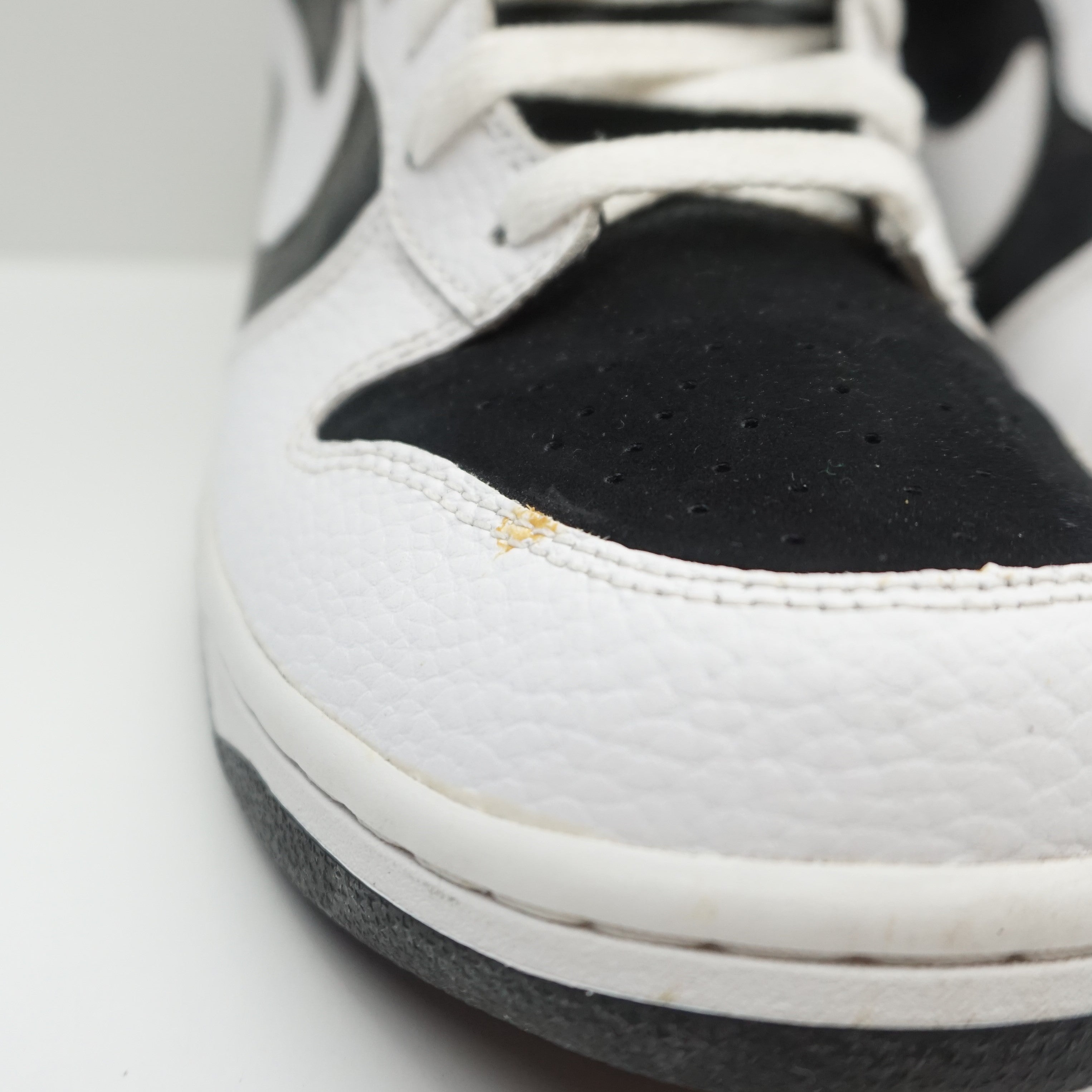 Nike Dunk High Be True To Your Street White Black