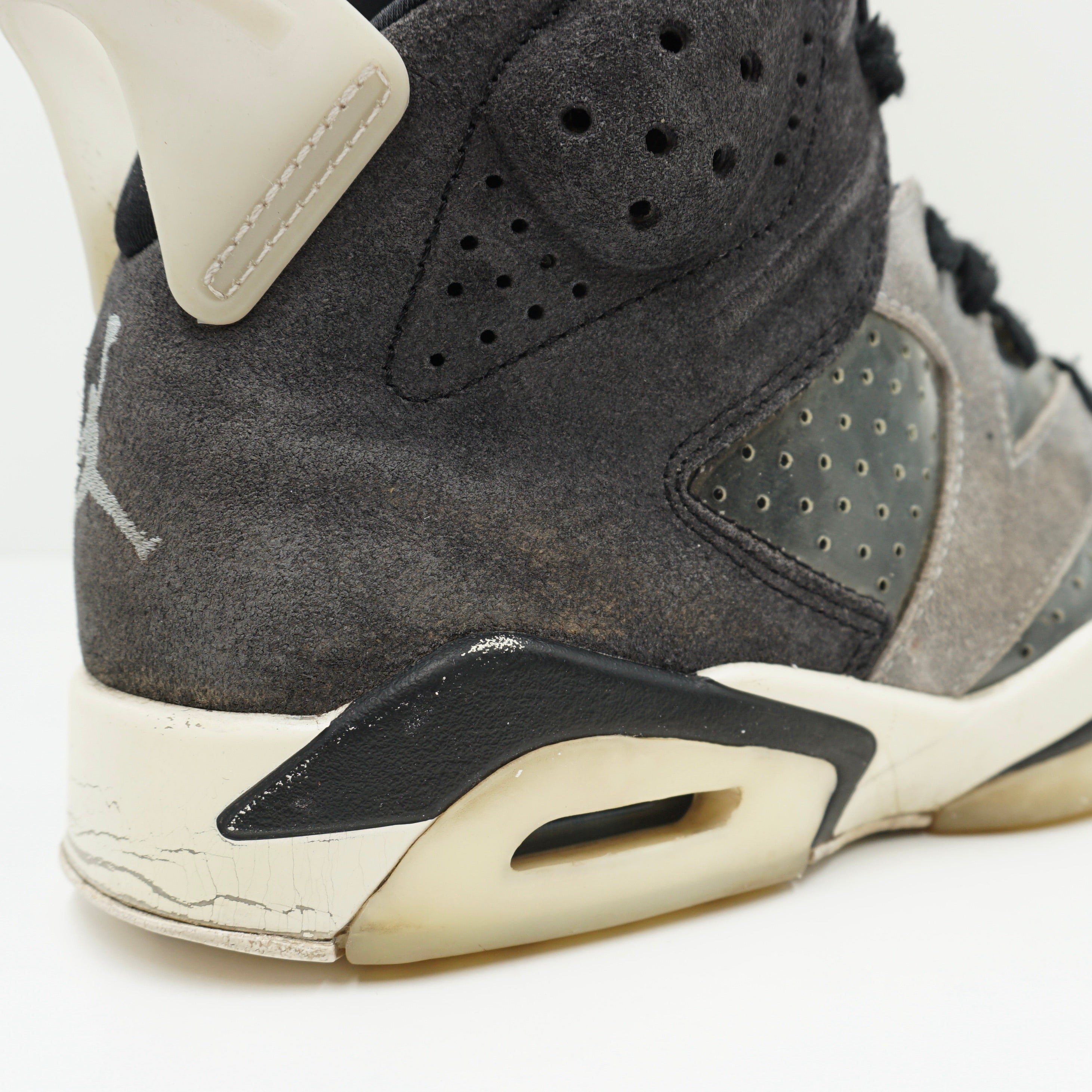 Jordan 6 Retro Tech Chrome (W)