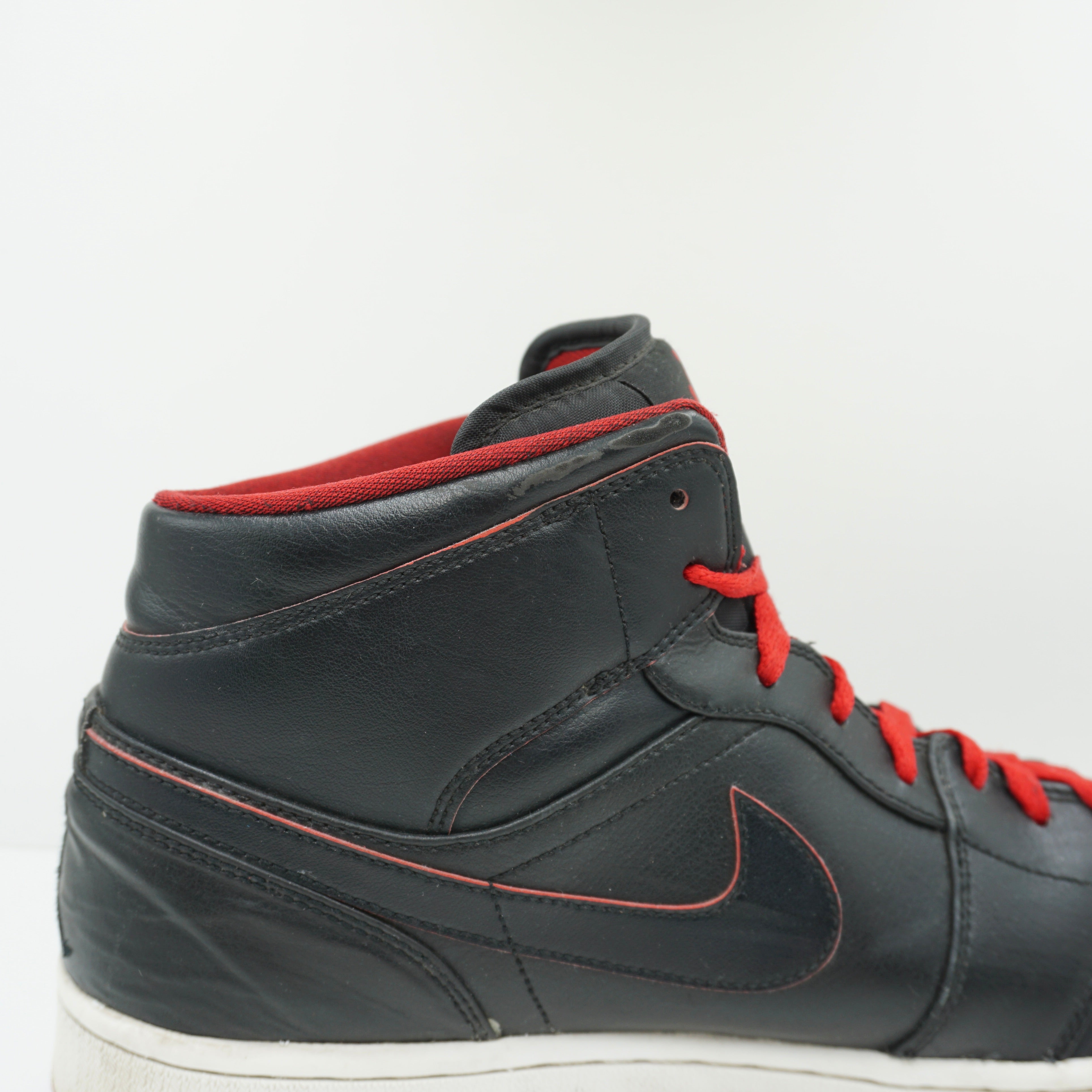 Jordan 1 Retro Mid Black Red White