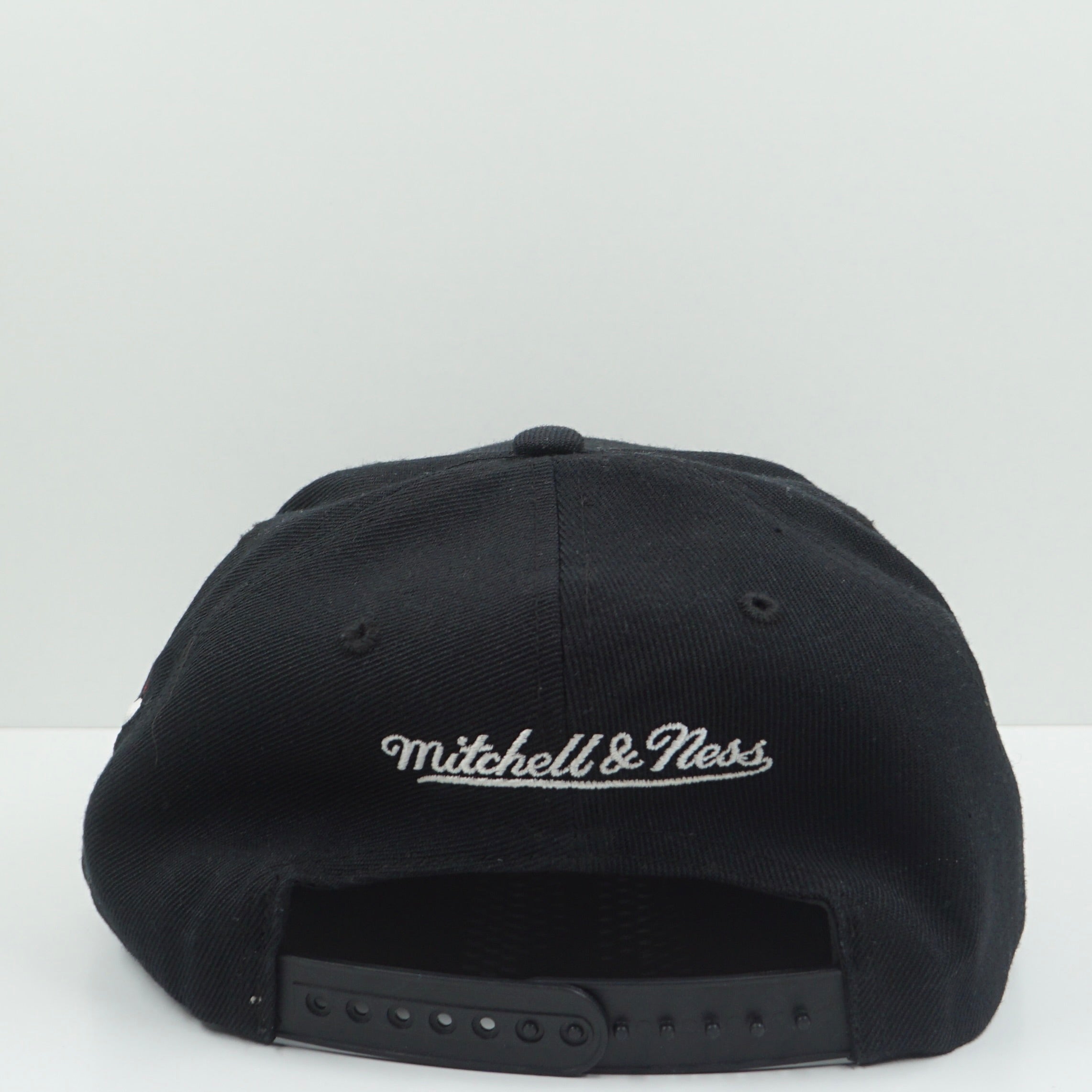 Mitchell & Ness Chicago Bulls Team Script Black Red Snapback Cap
