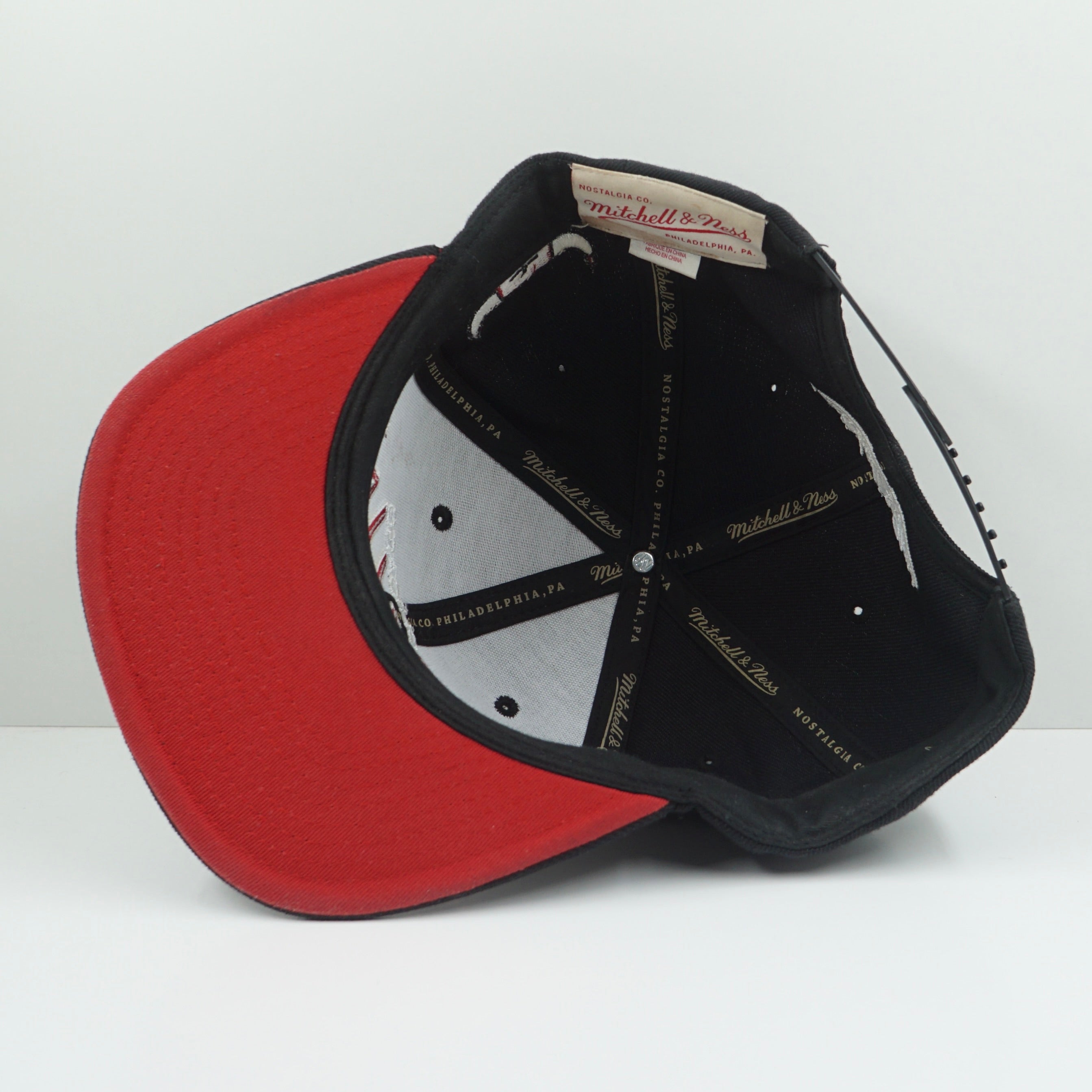 Mitchell & Ness Chicago Bulls Team Script Black Red Snapback Cap