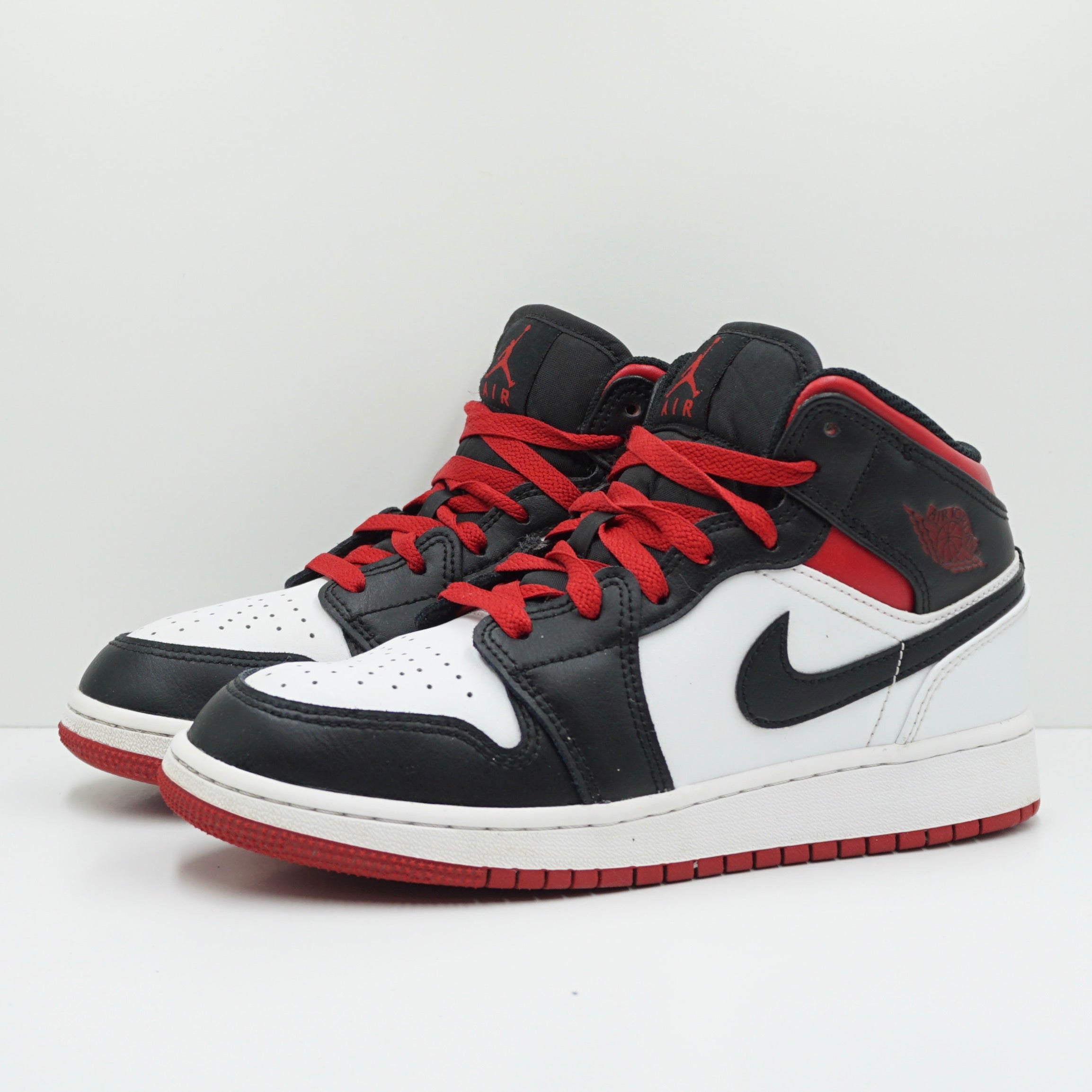 Jordan 1 Mid Gym Red Black Toe (GS)